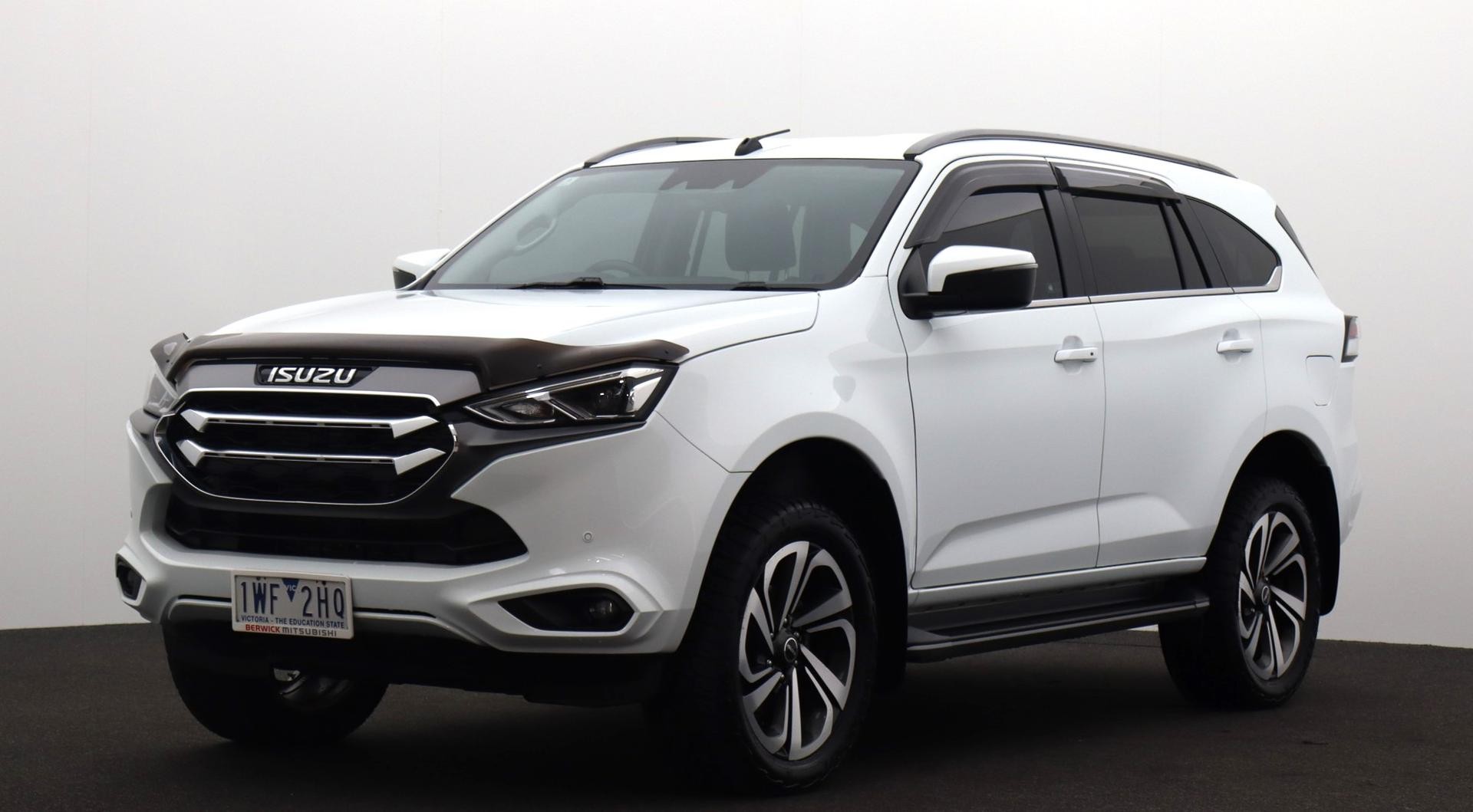 Isuzu Mu-x image 1