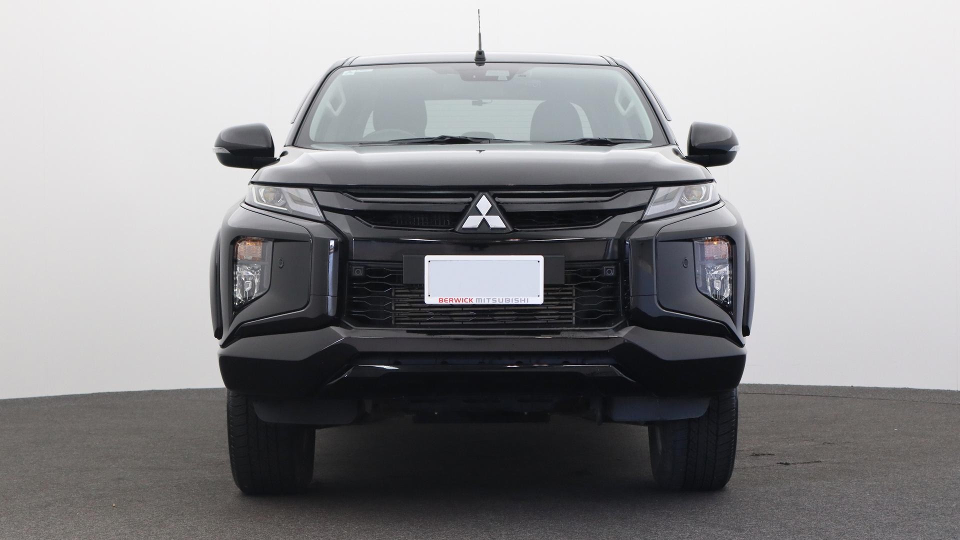 Mitsubishi Triton image 2