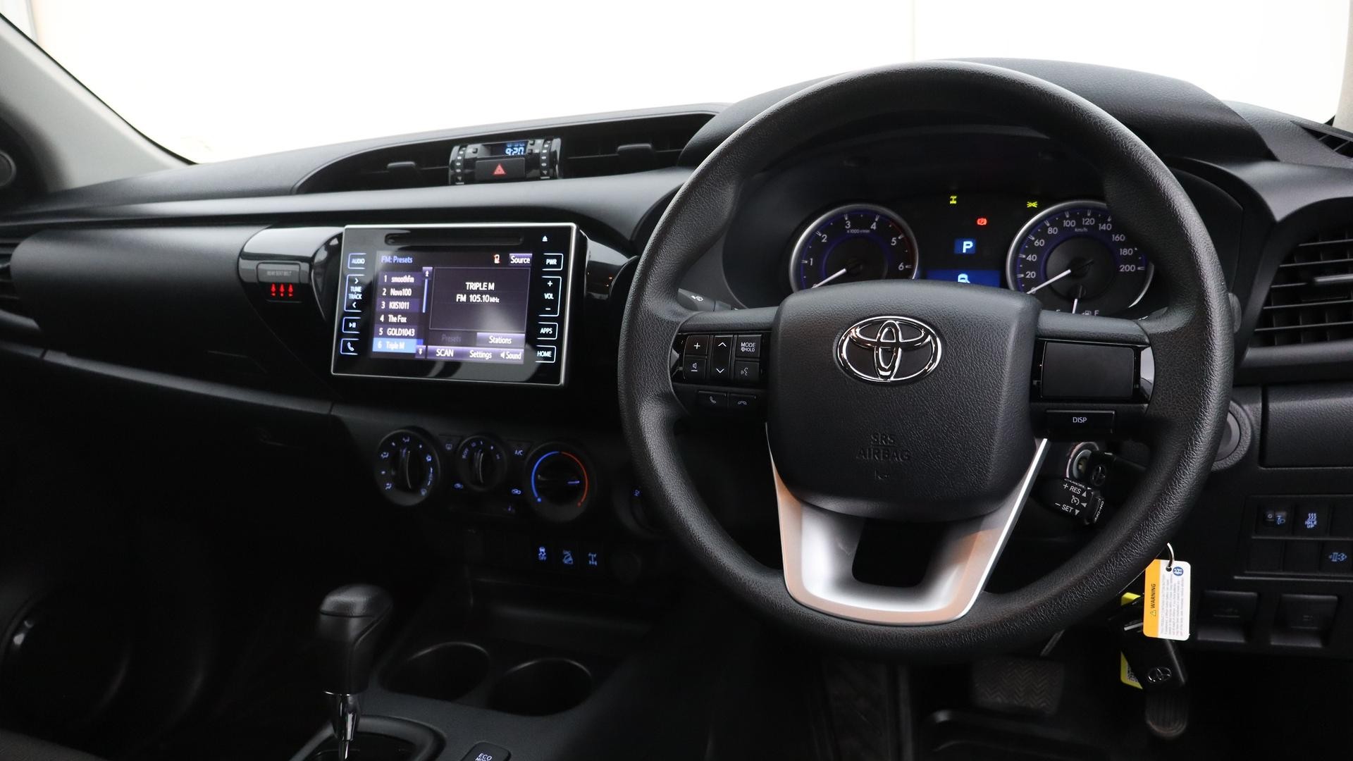 Toyota Hilux image 4