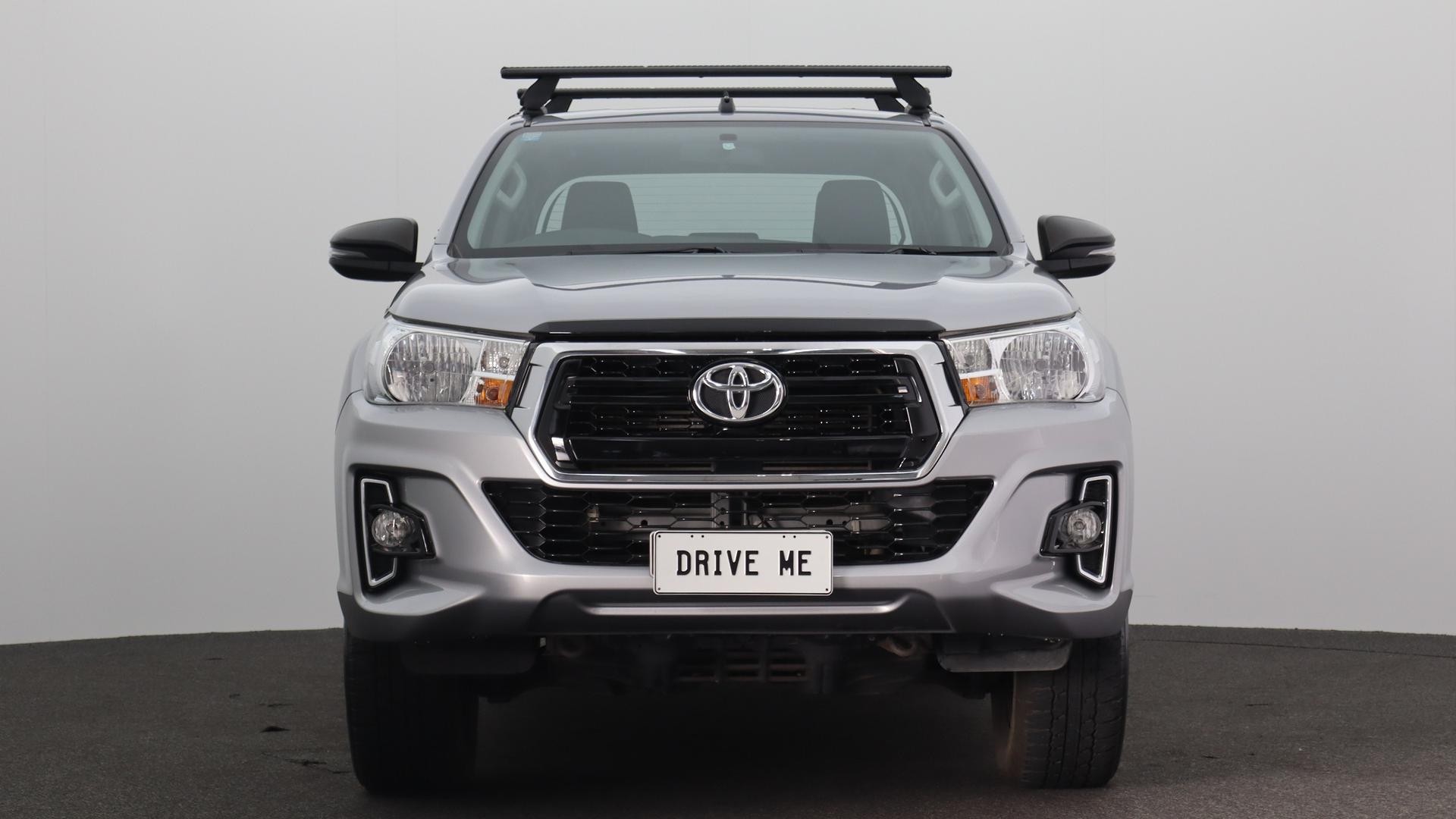 Toyota Hilux image 2