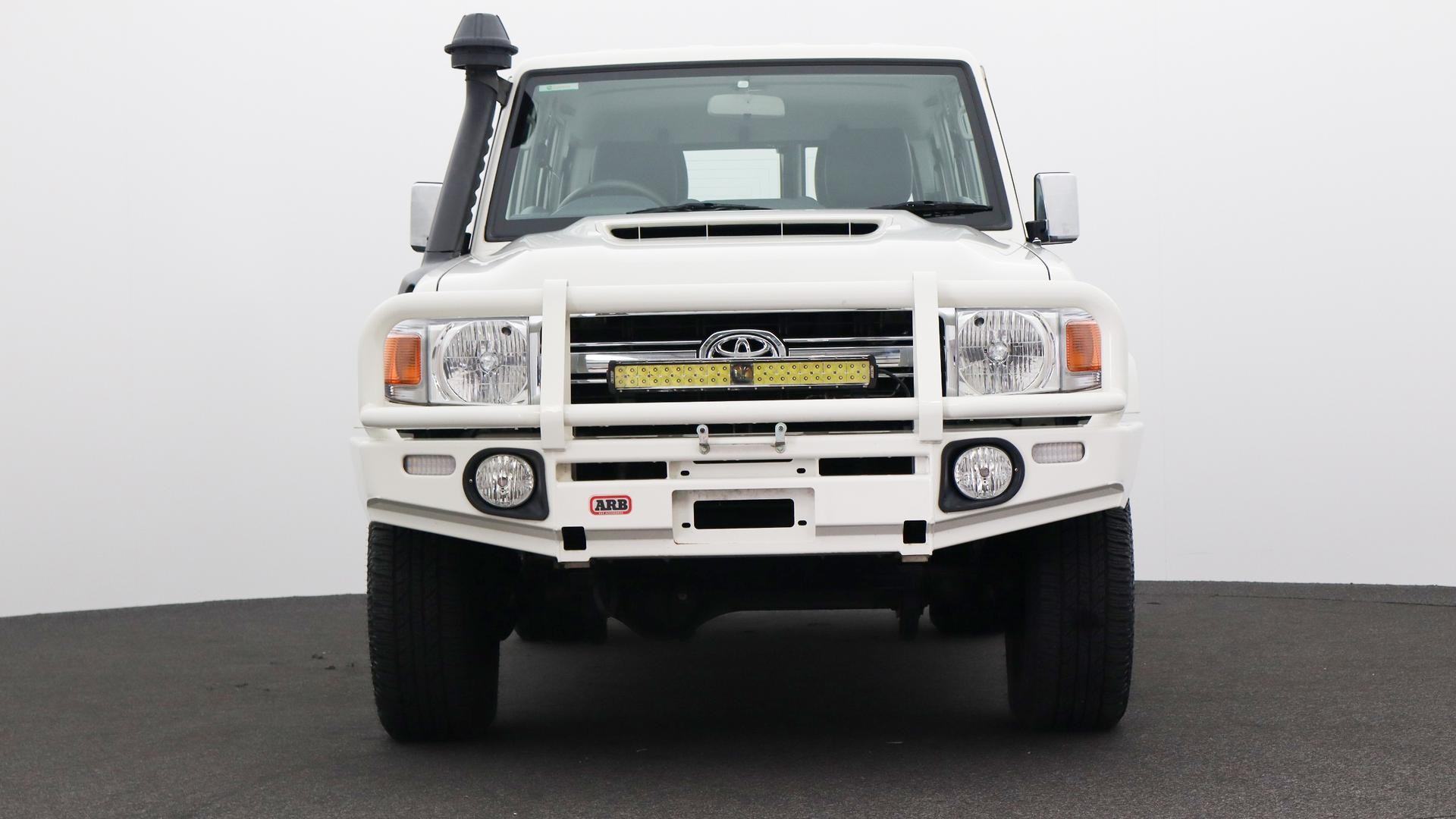 Toyota Landcruiser image 2
