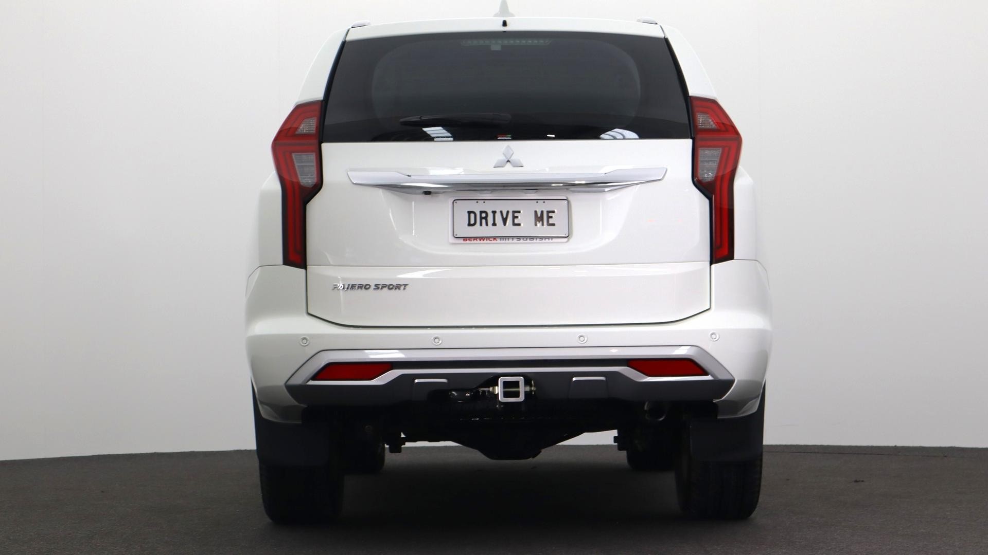 Mitsubishi Pajero Sport image 3