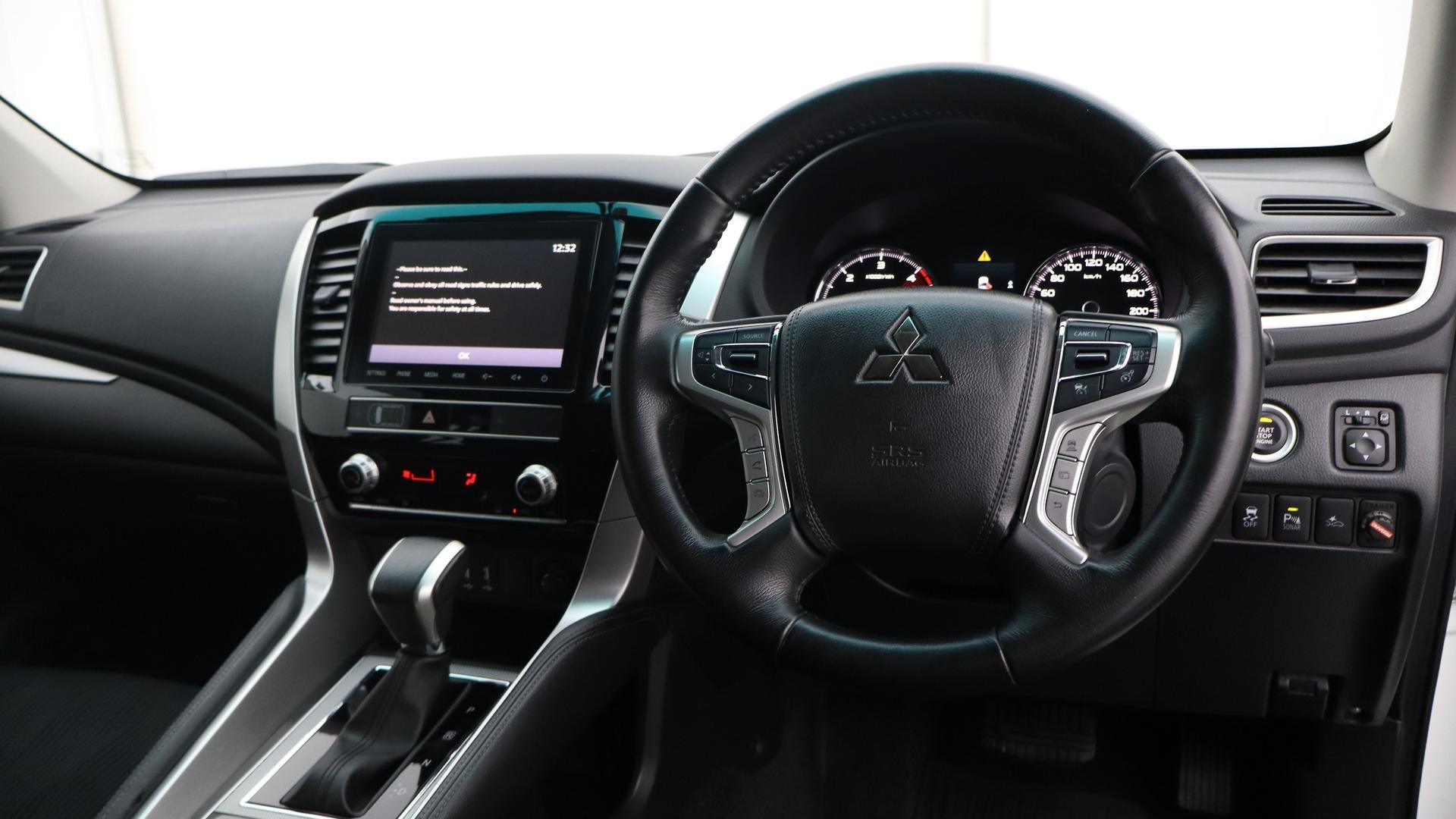 Mitsubishi Pajero Sport image 4