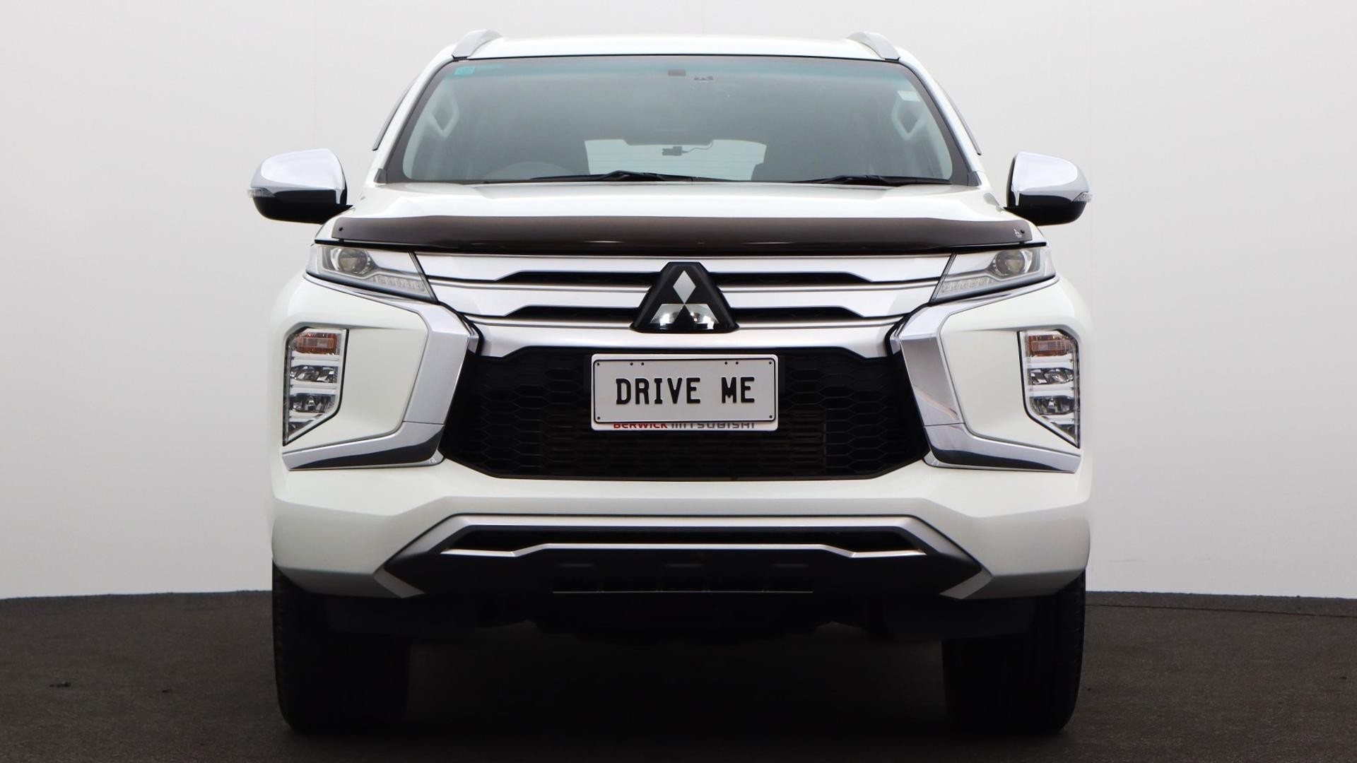 Mitsubishi Pajero Sport image 2