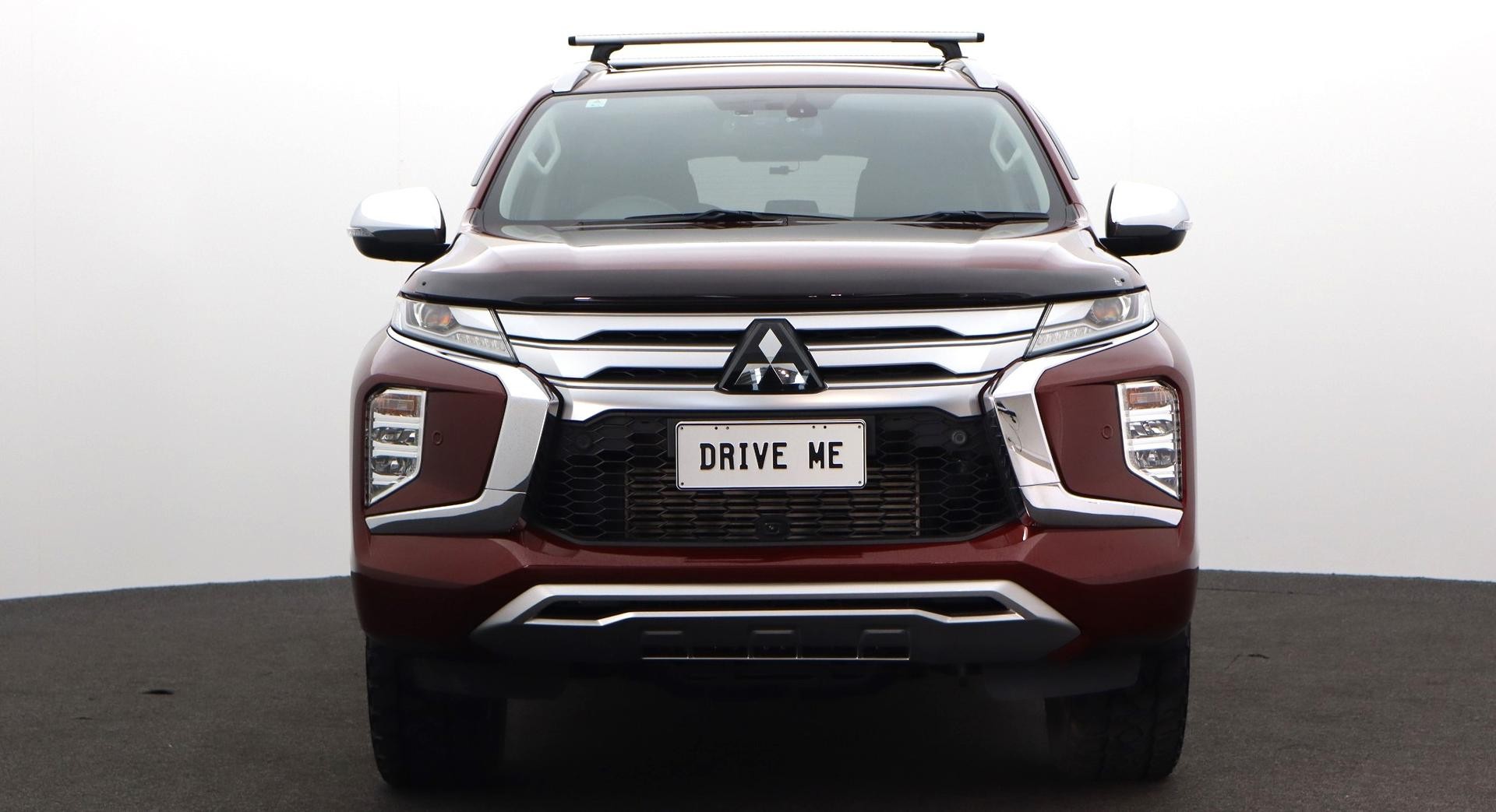 Mitsubishi Pajero Sport image 2