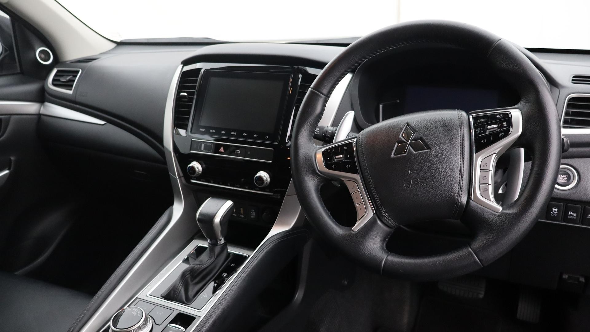 Mitsubishi Pajero Sport image 4