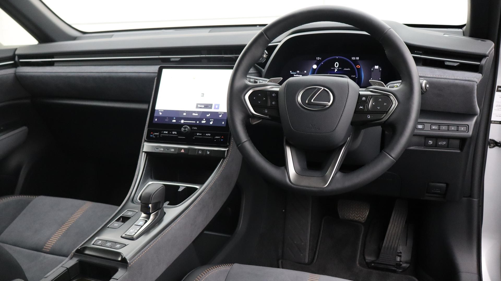 Lexus Lbx image 4
