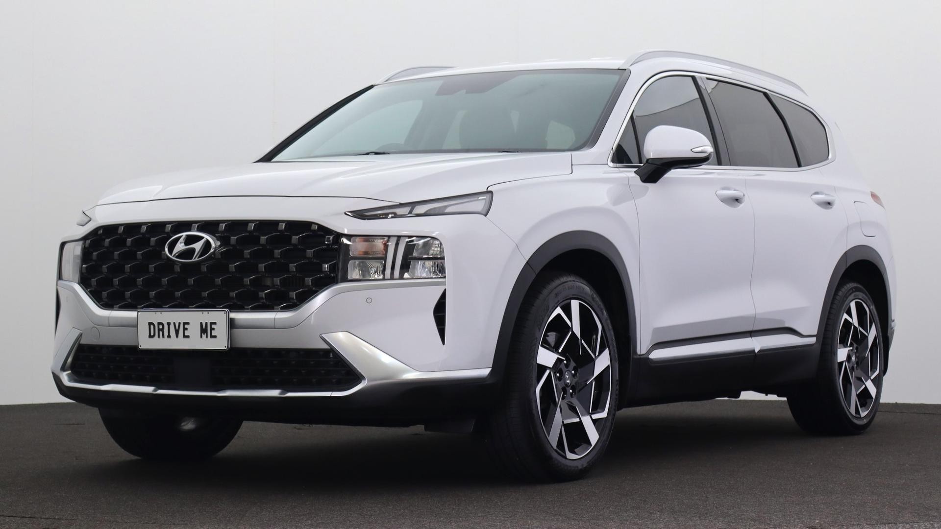 Hyundai Santa Fe image 1