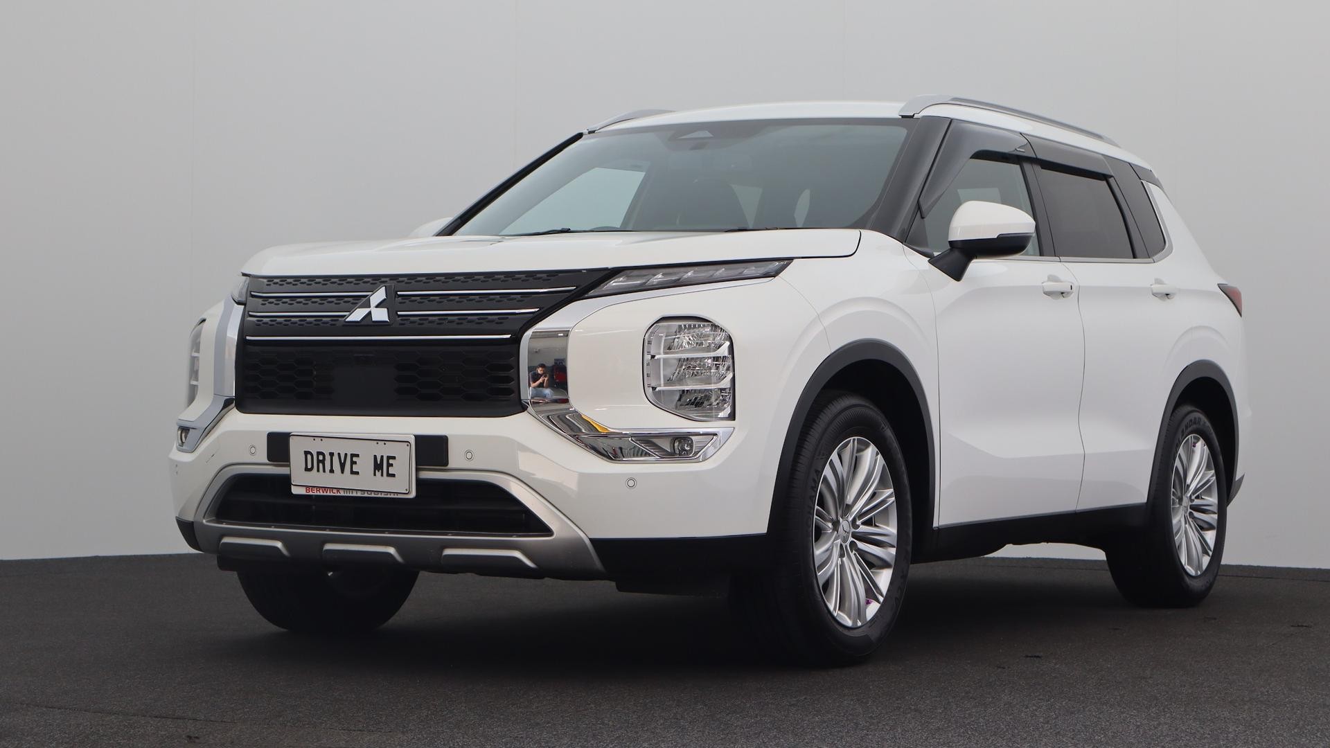 Mitsubishi Outlander image 1