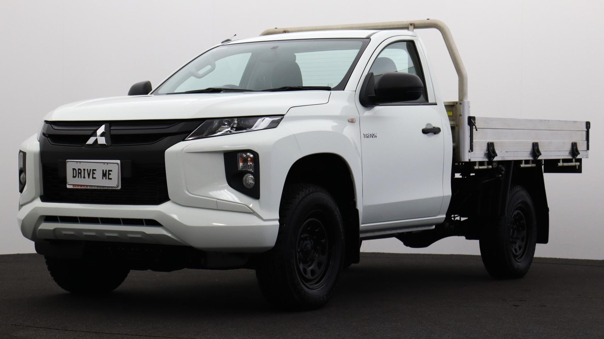 Mitsubishi Triton image 1