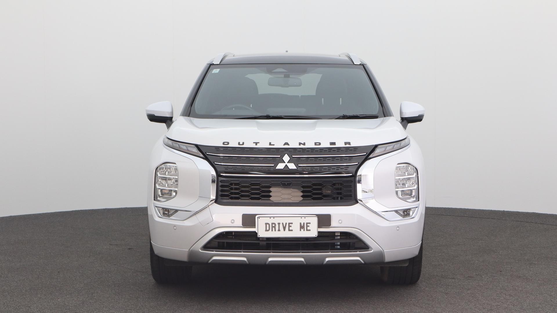 Mitsubishi Outlander image 2
