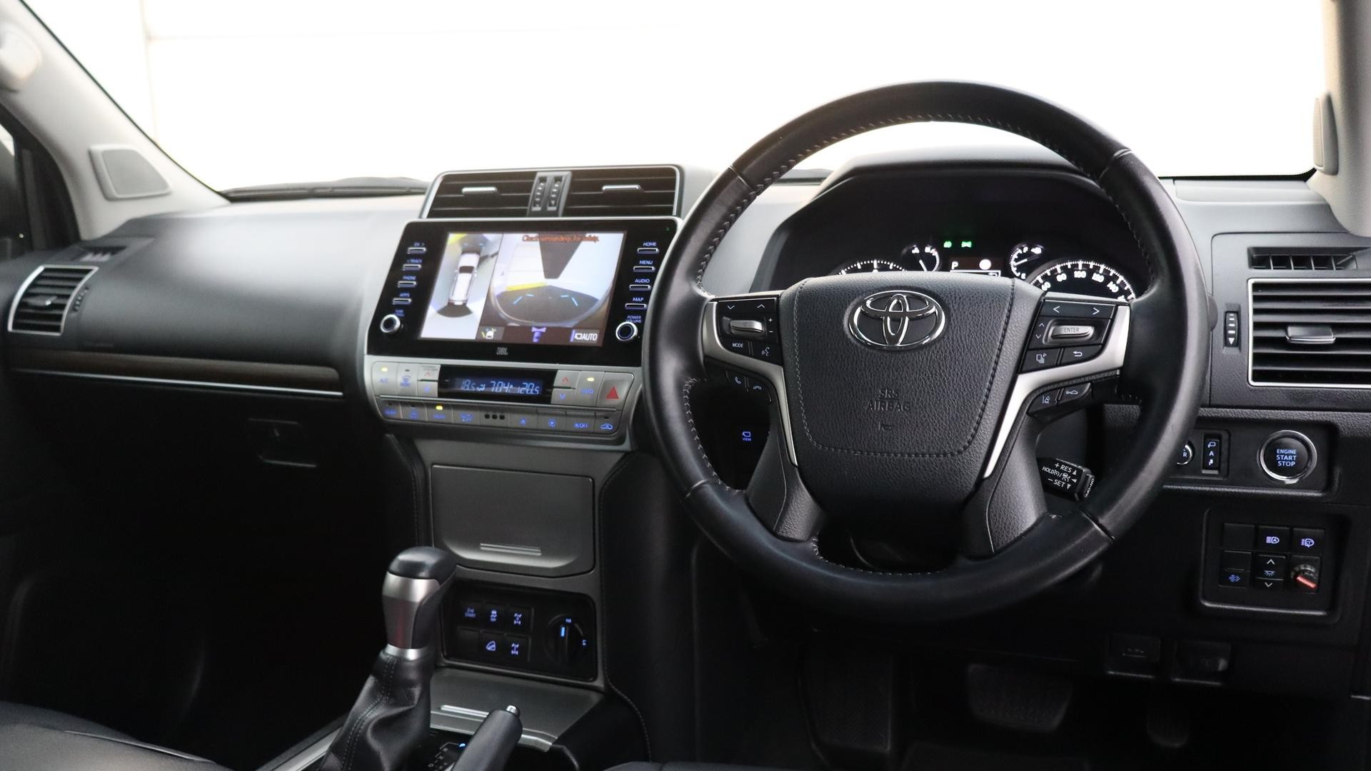 Toyota Landcruiser Prado image 4