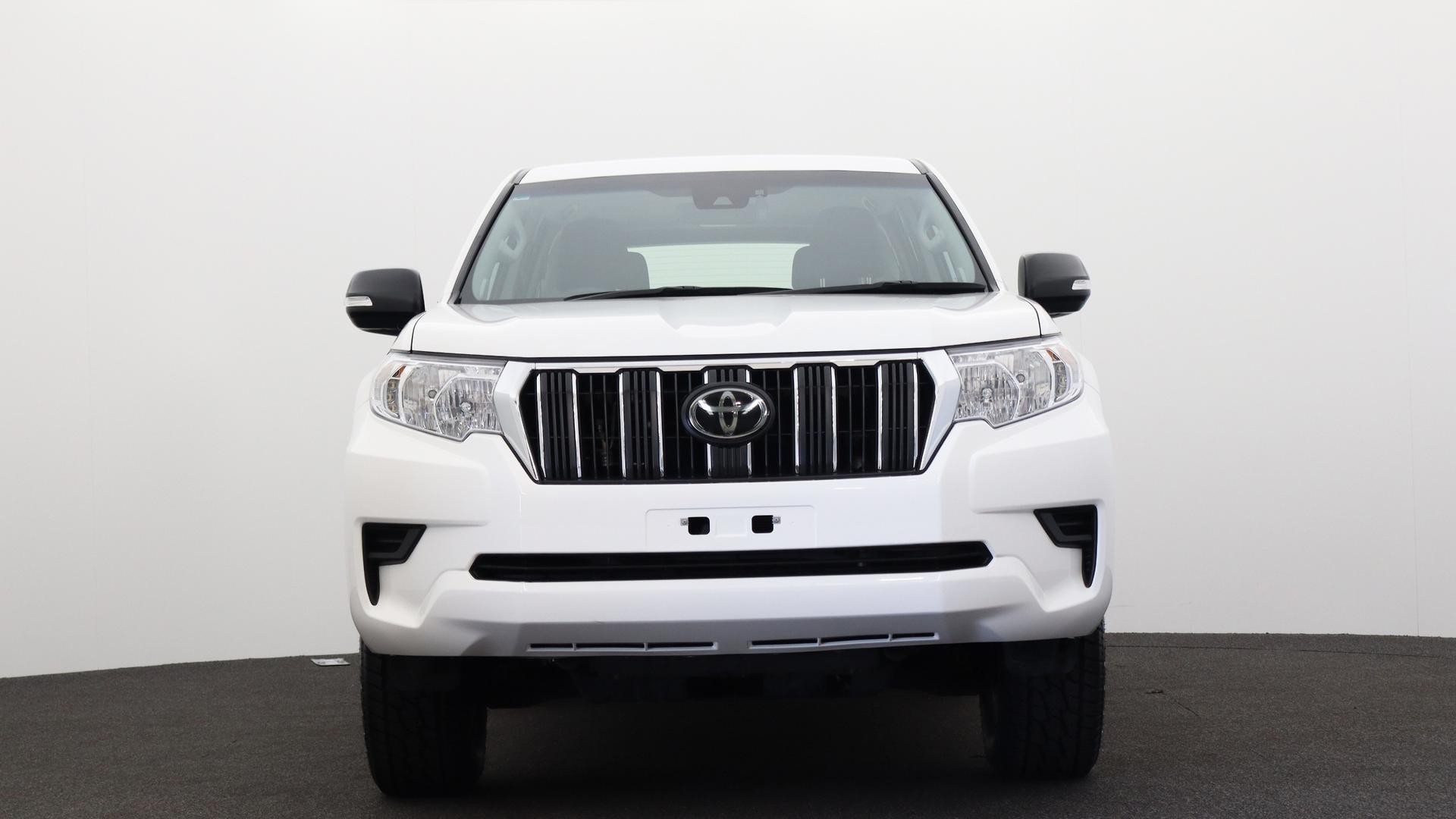 Toyota Landcruiser Prado image 2