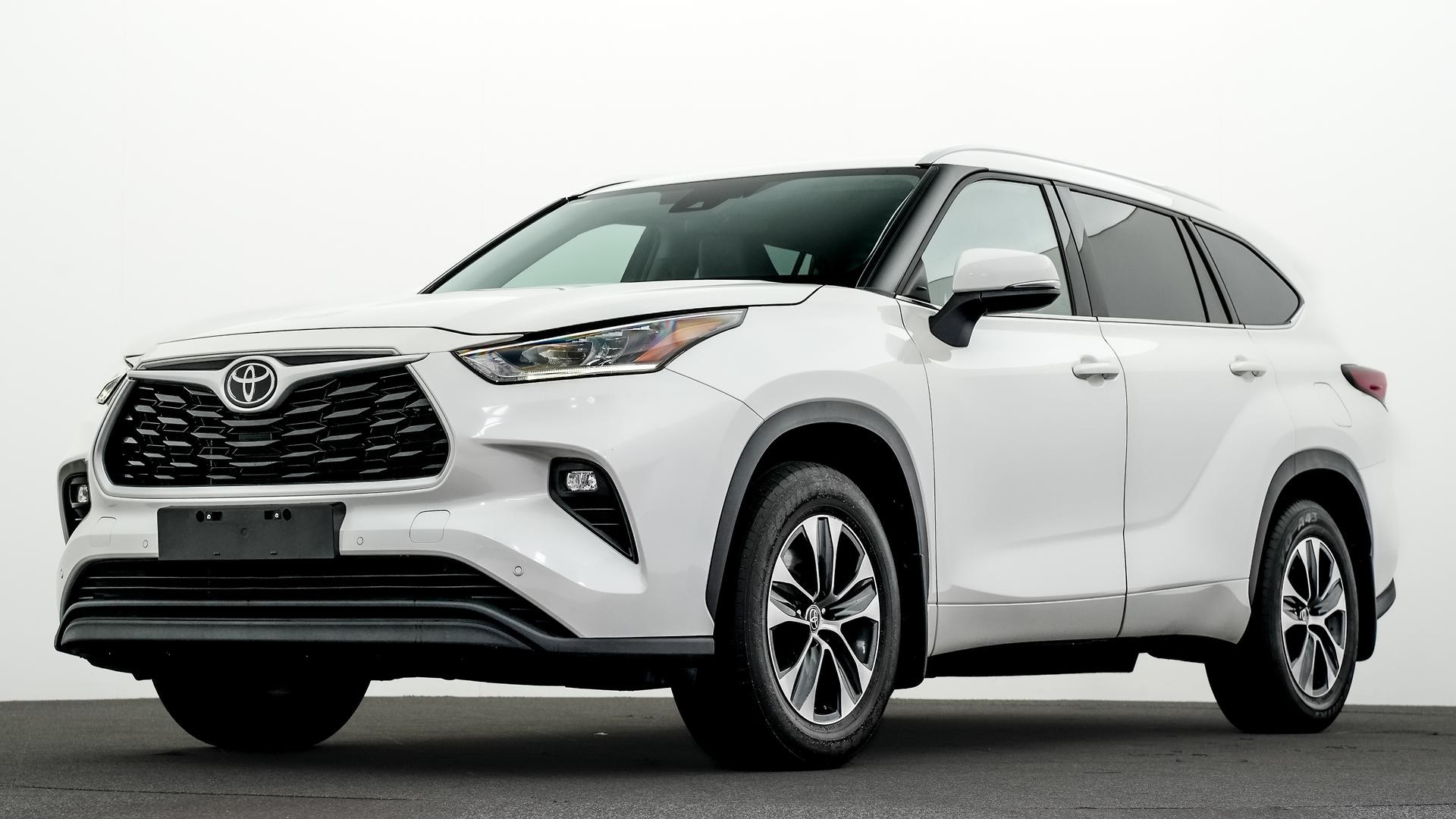 Toyota Kluger image 1