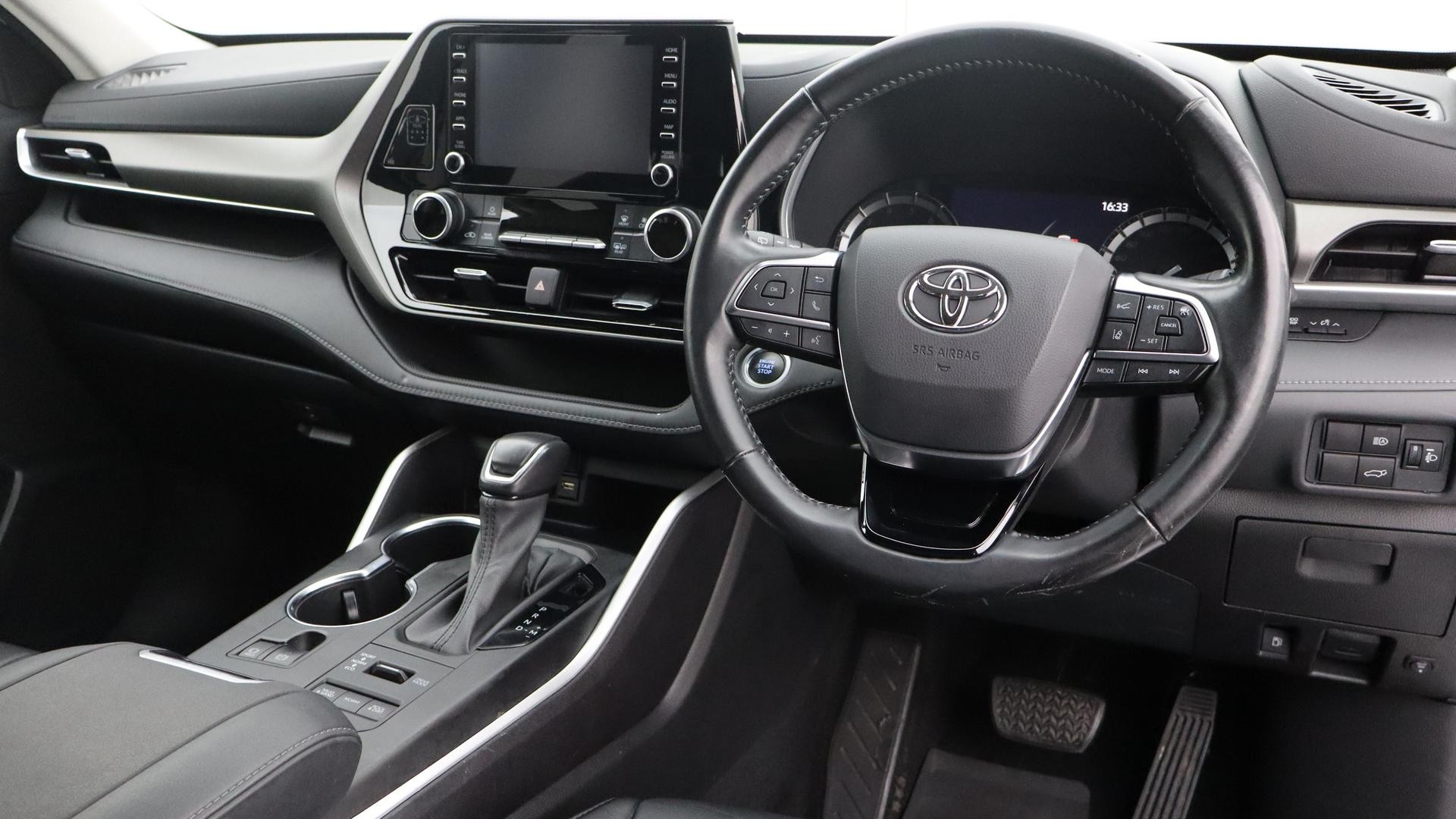 Toyota Kluger image 4