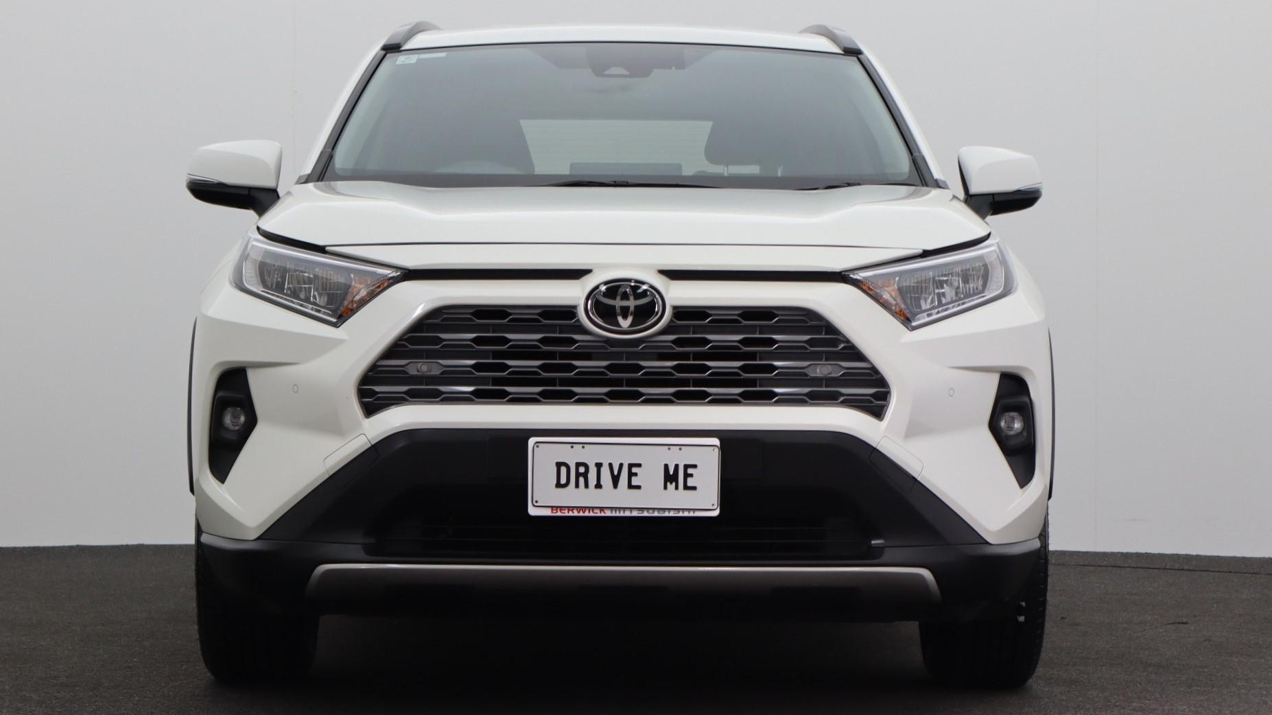 Toyota Rav4 image 2