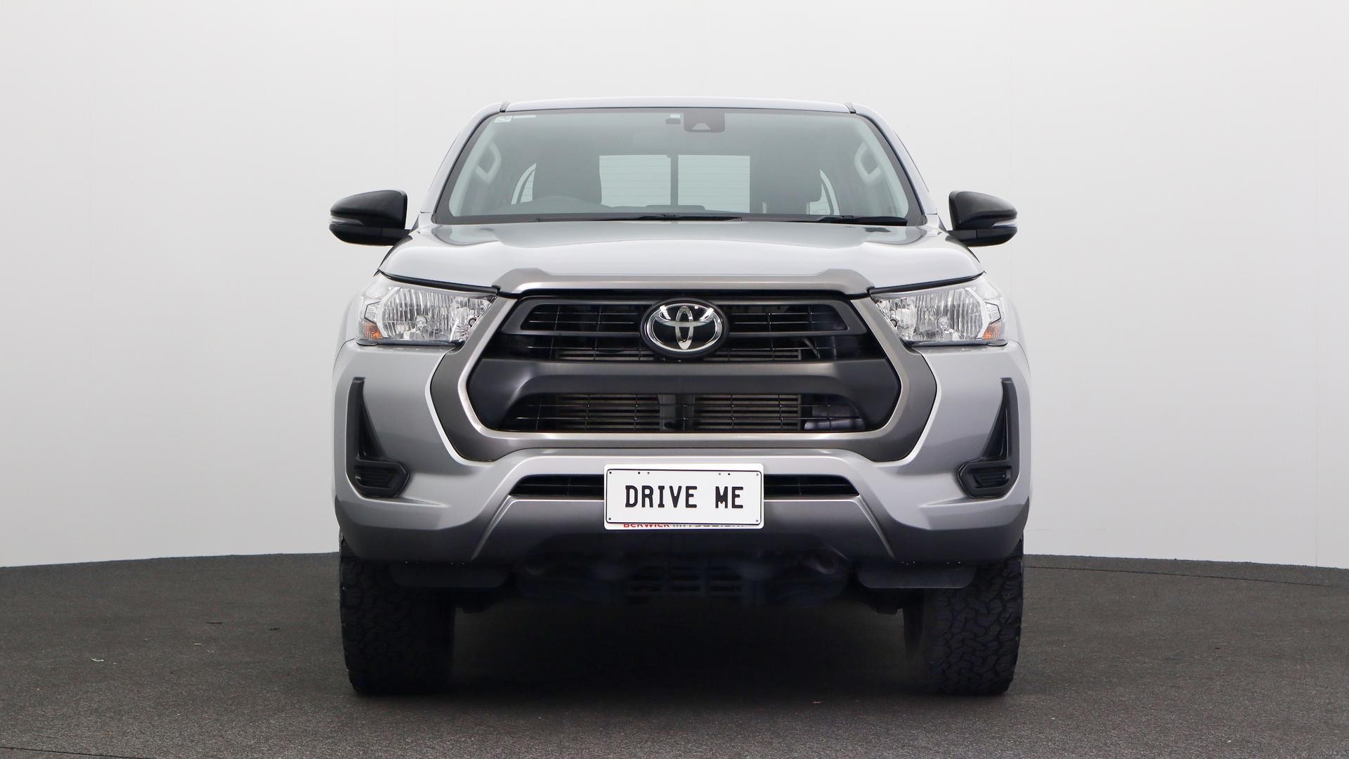 Toyota Hilux image 2