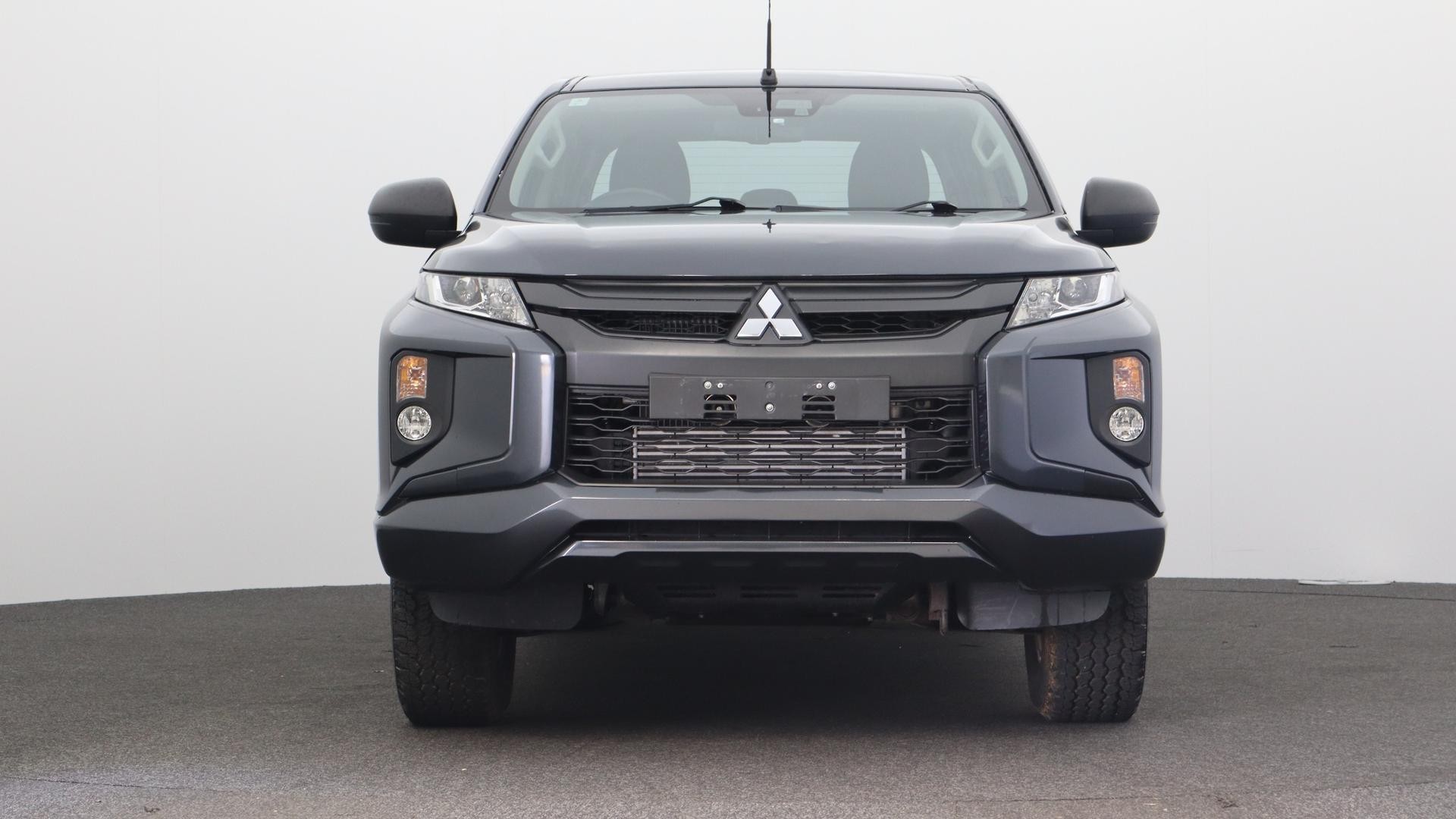 Mitsubishi Triton image 2