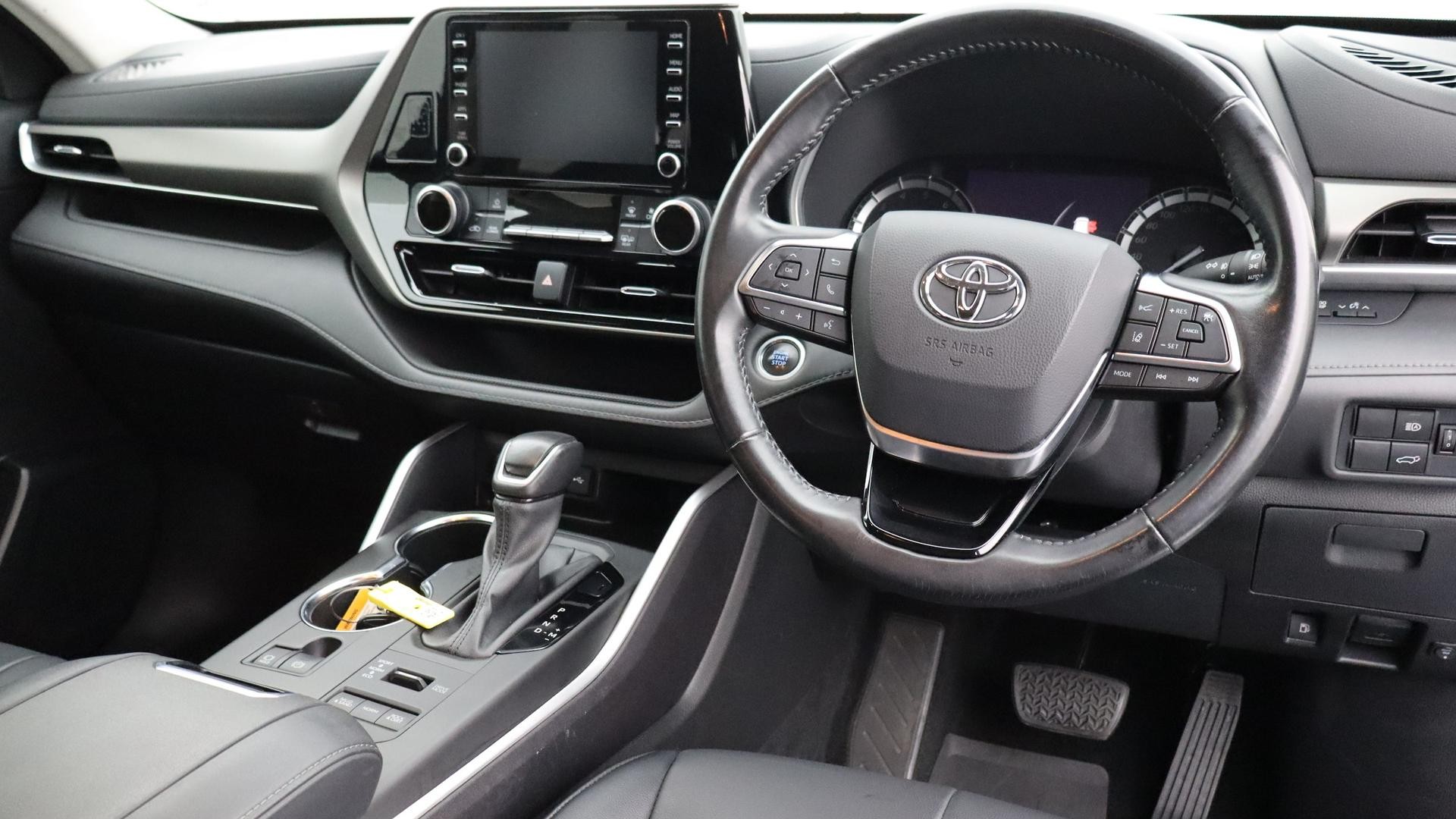 Toyota Kluger image 4