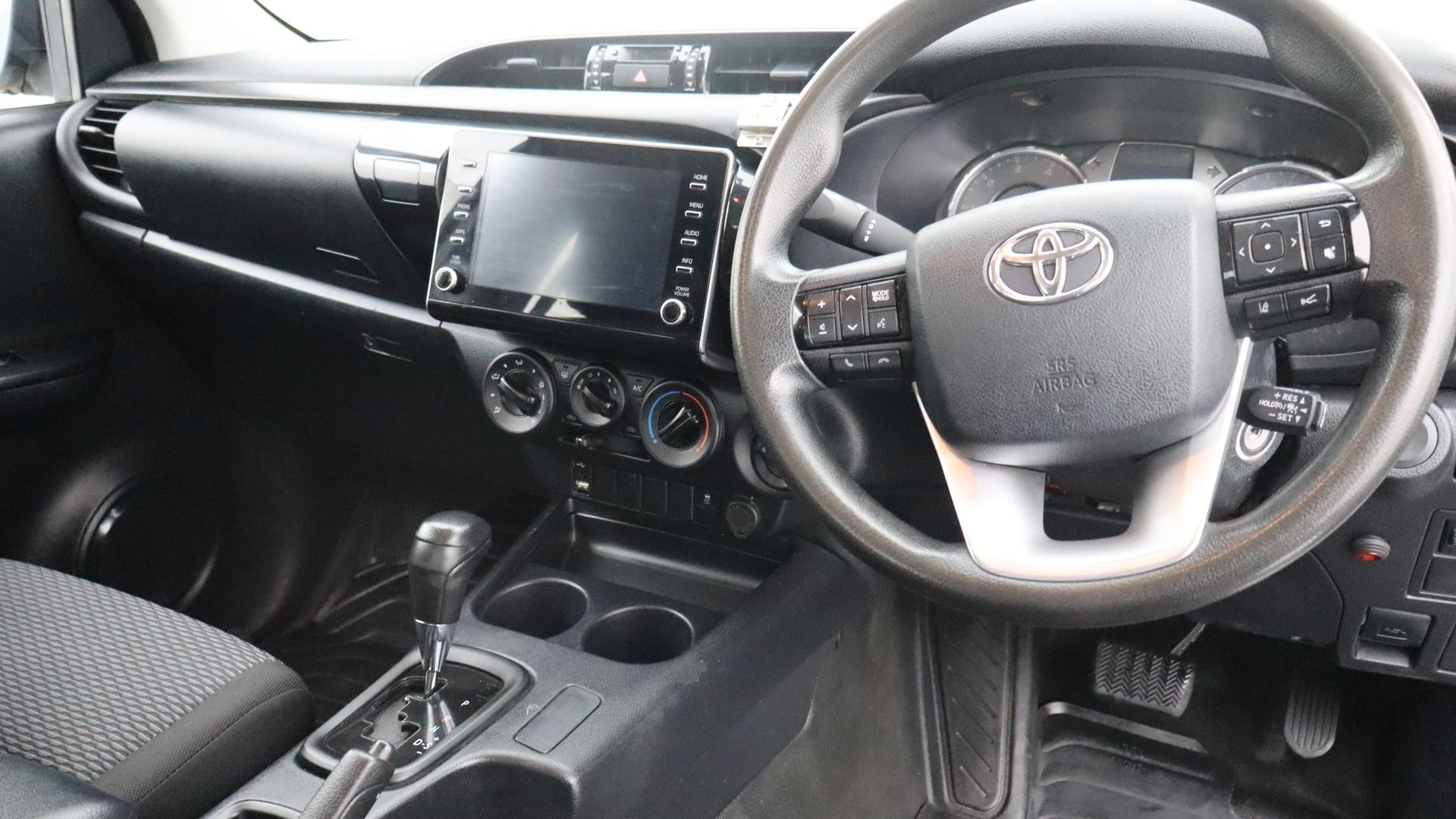 Toyota Hilux image 4