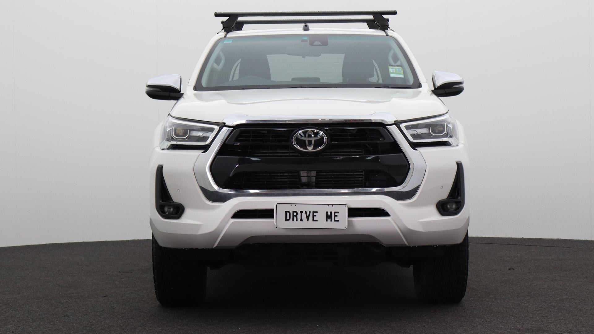 Toyota Hilux image 2