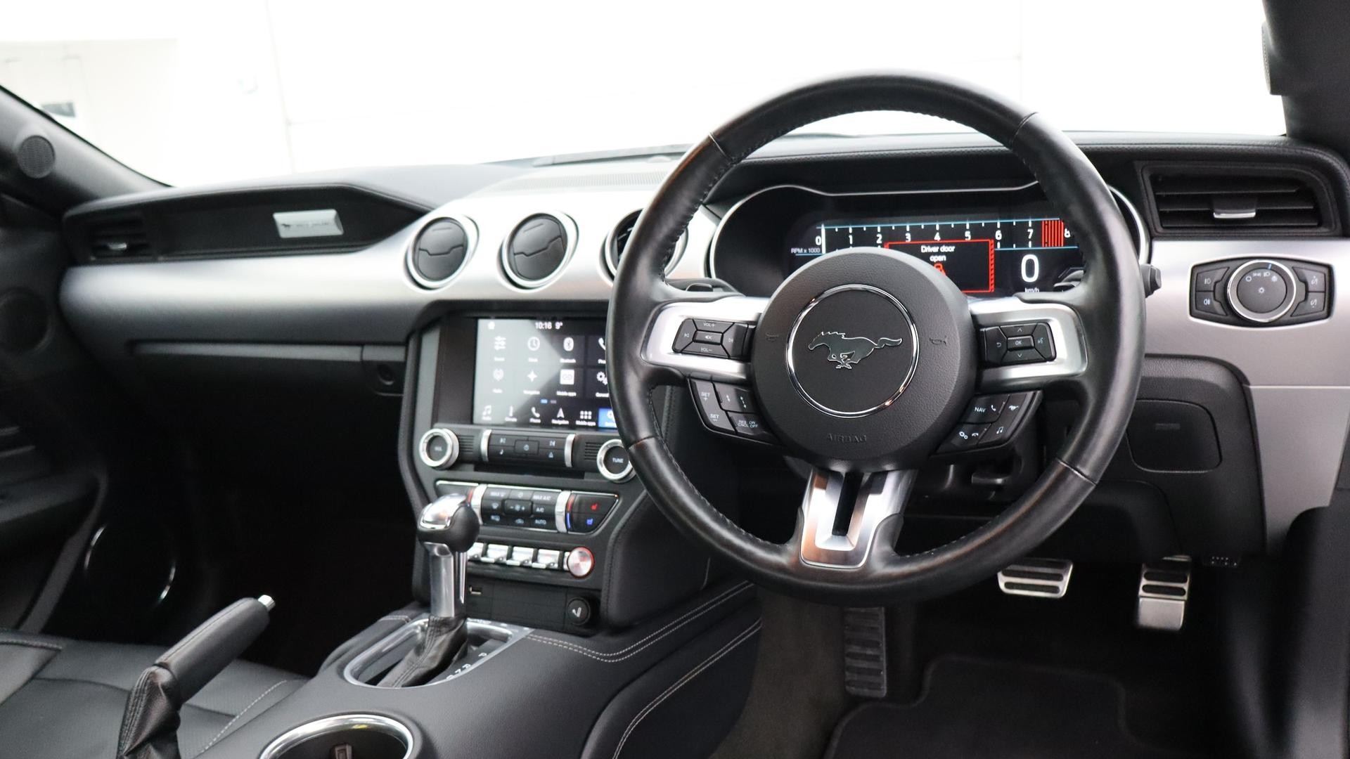 Ford Mustang image 4
