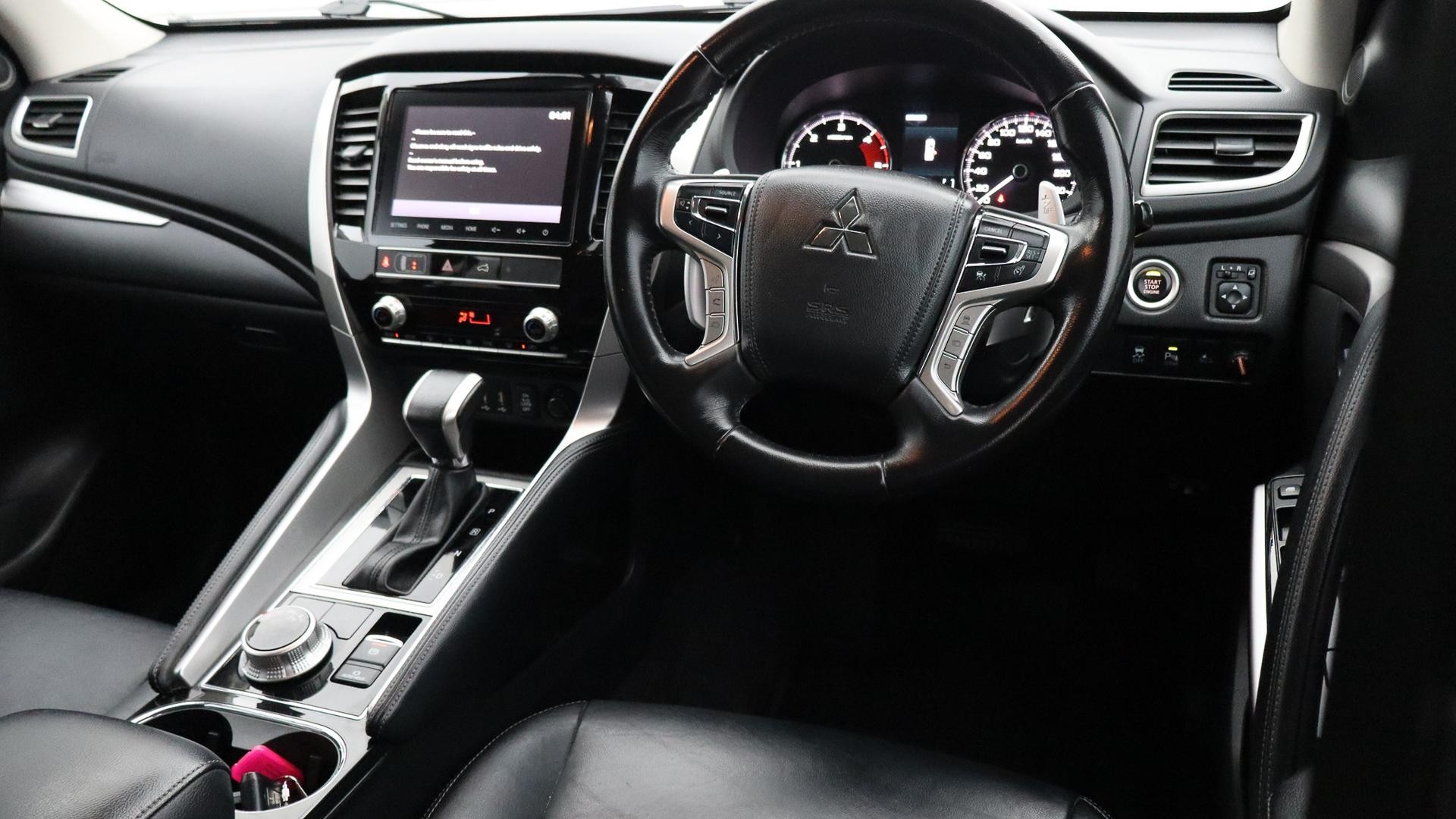 Mitsubishi Pajero Sport image 4