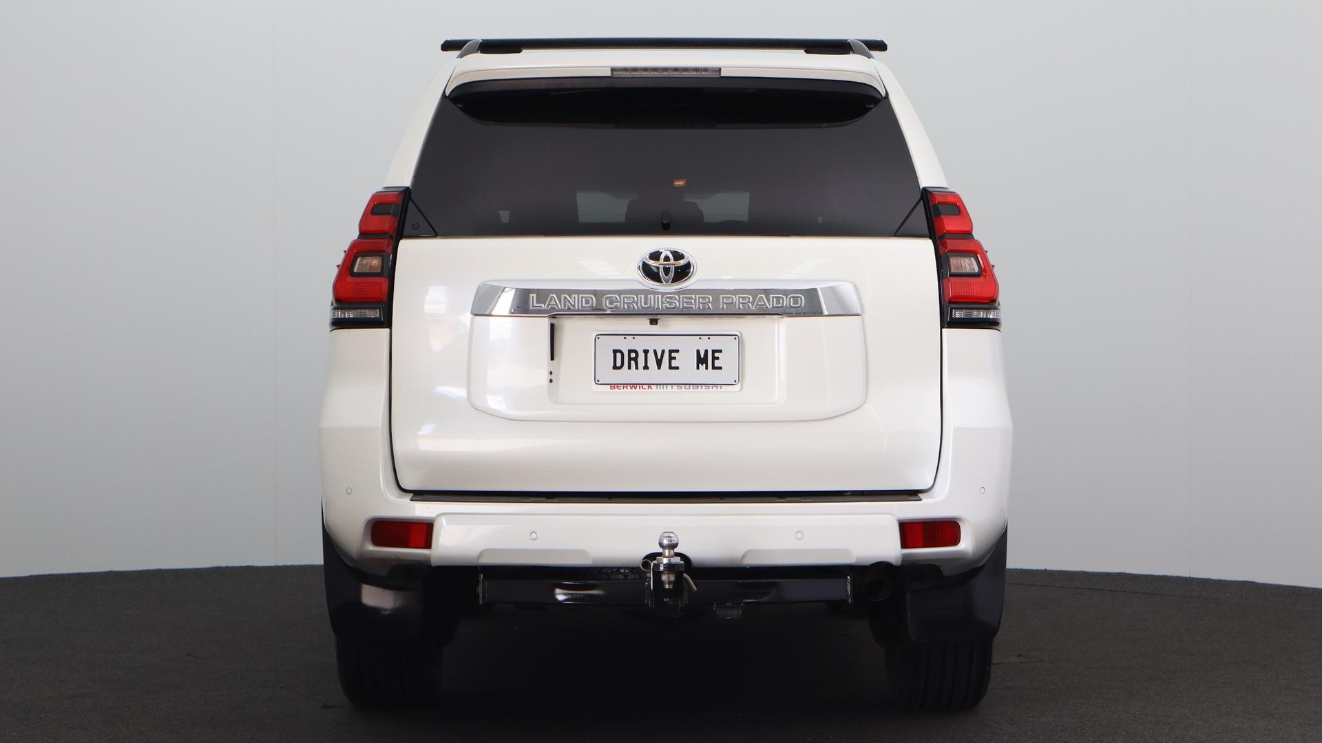 Toyota Landcruiser Prado image 3