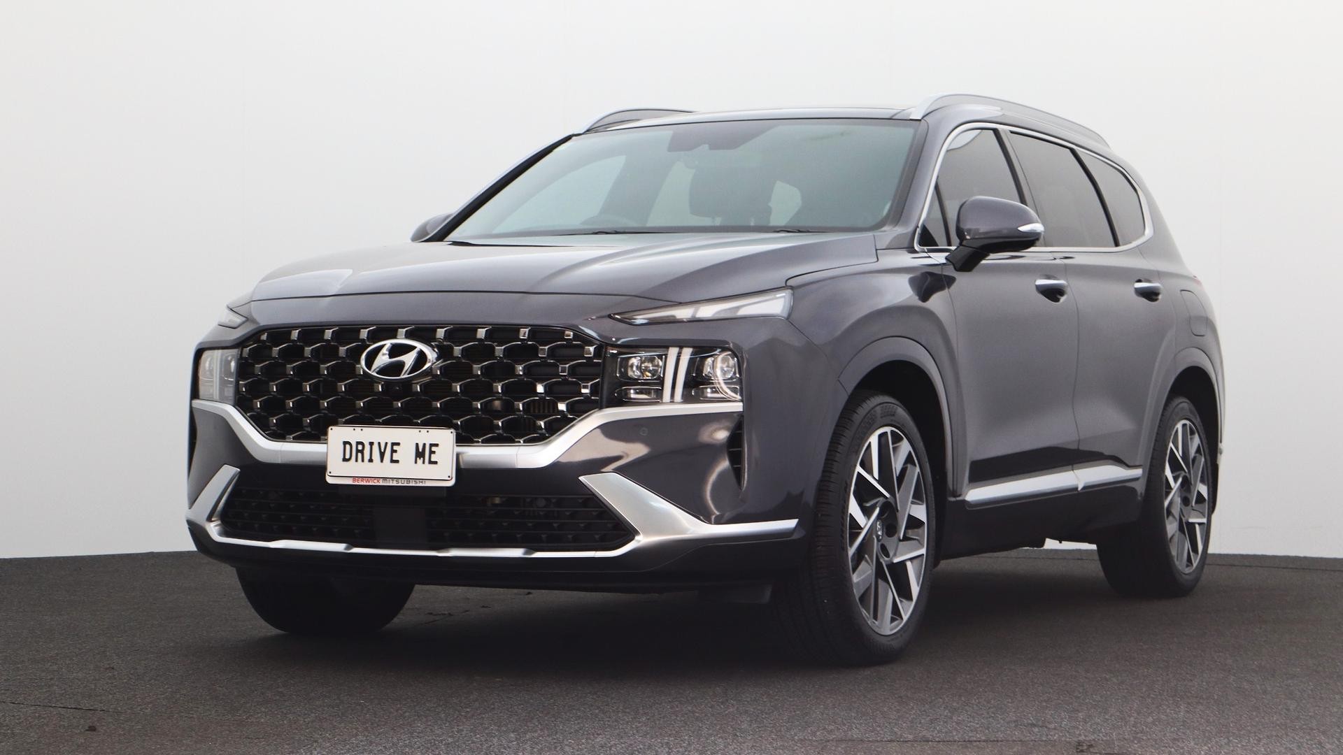 Hyundai Santa Fe image 1