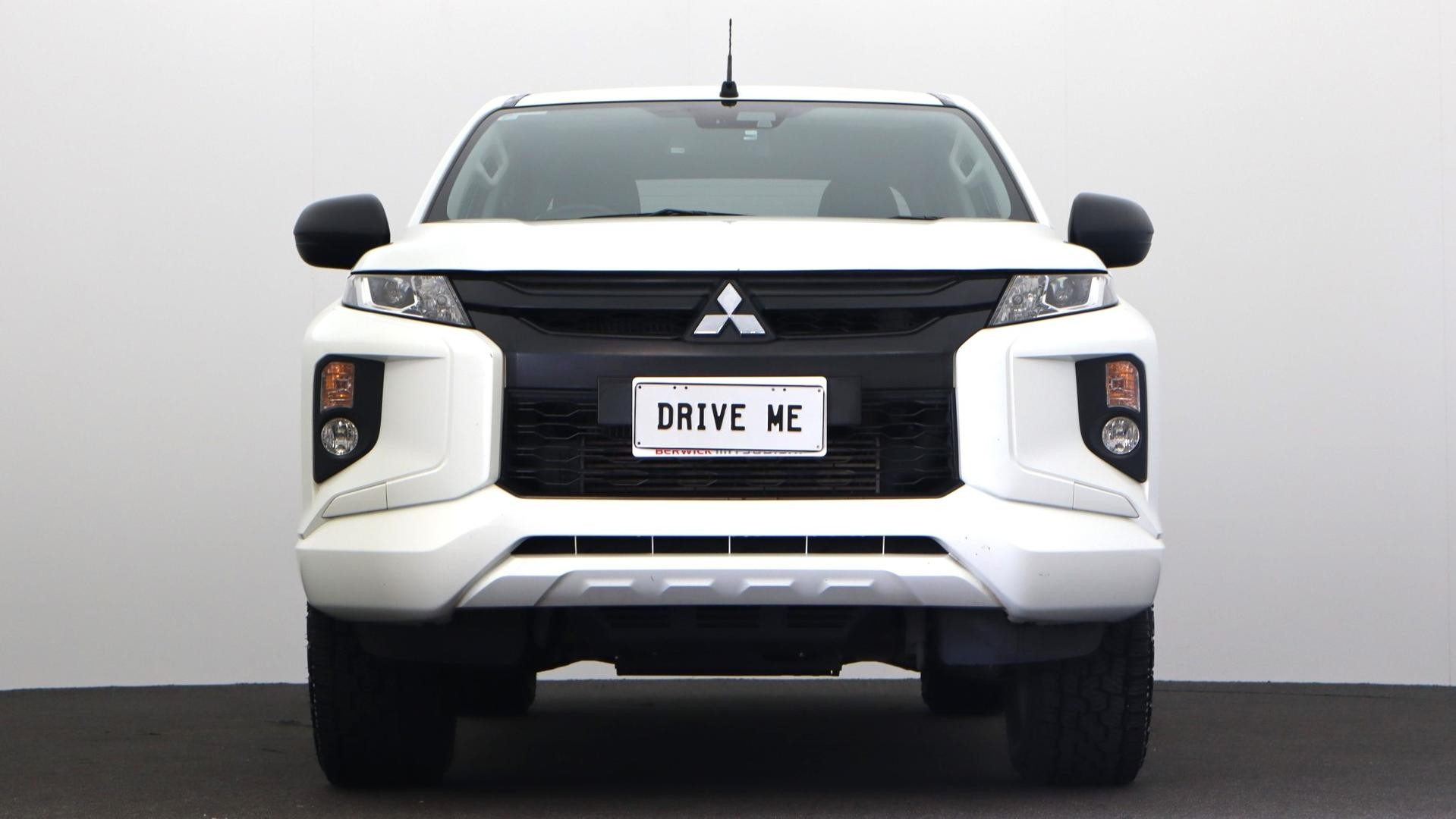 Mitsubishi Triton image 2