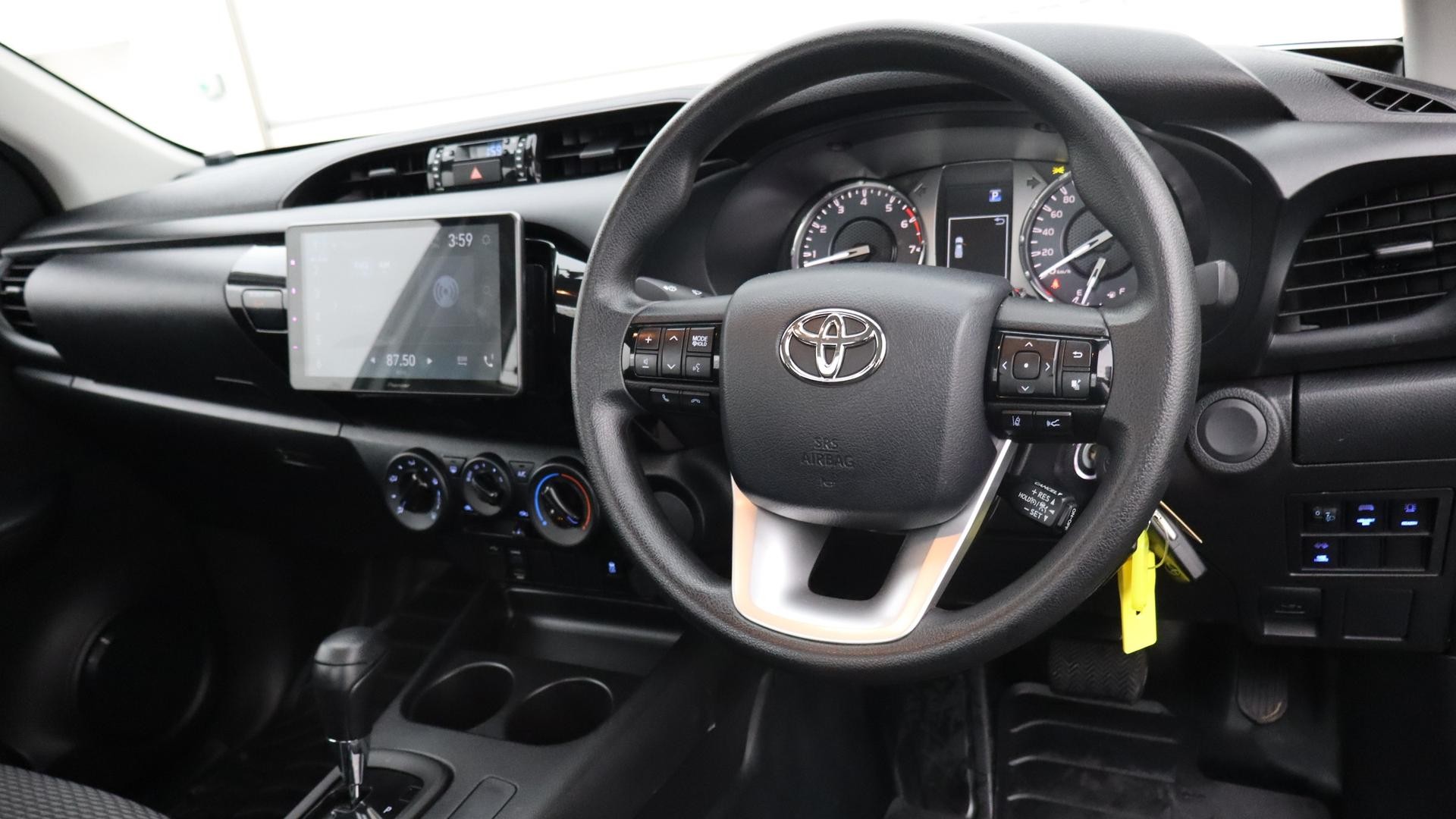 Toyota Hilux image 4