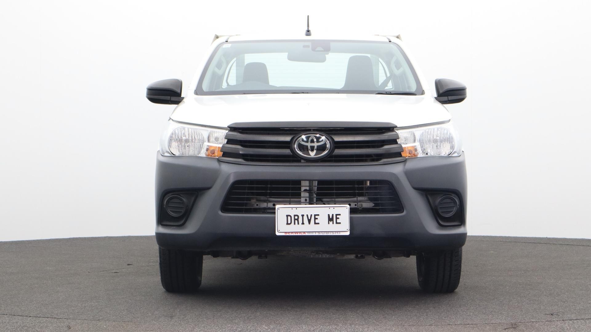 Toyota Hilux image 2