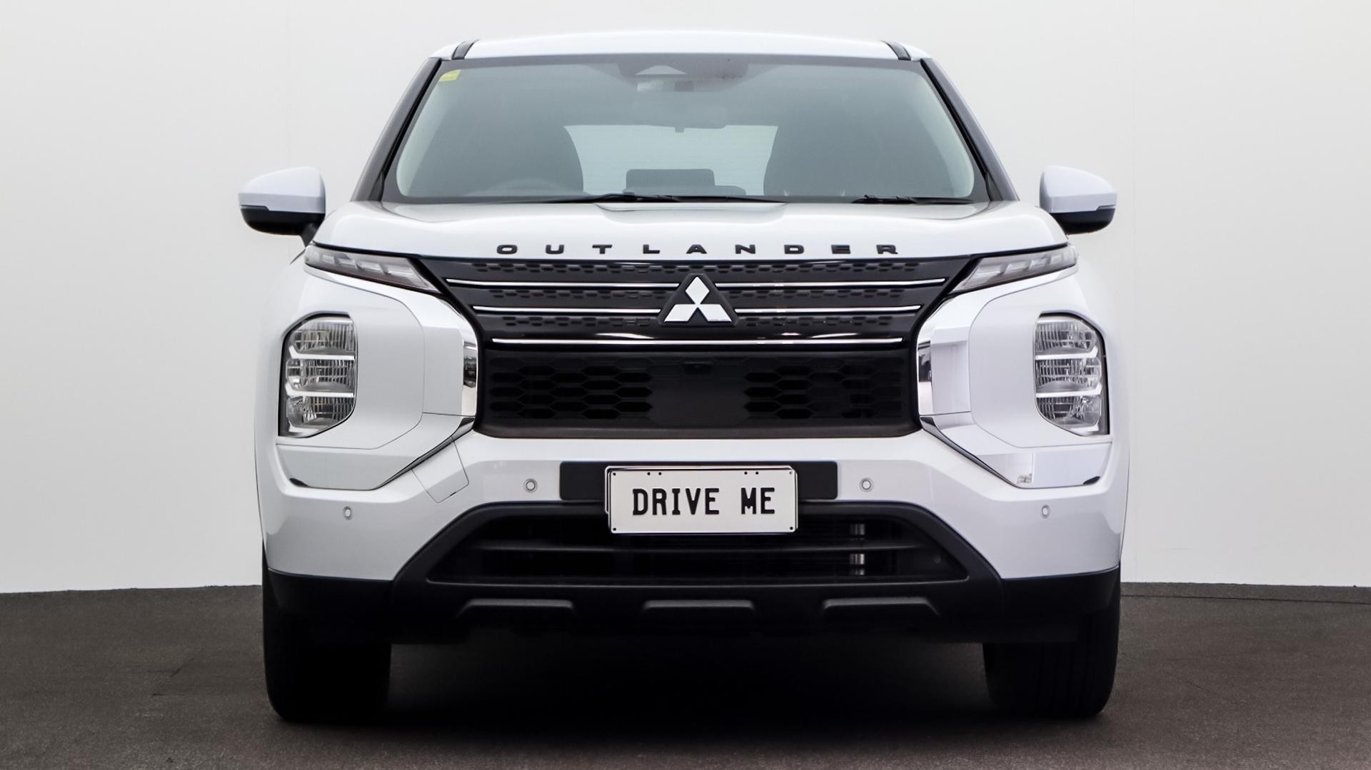 Mitsubishi Outlander image 2