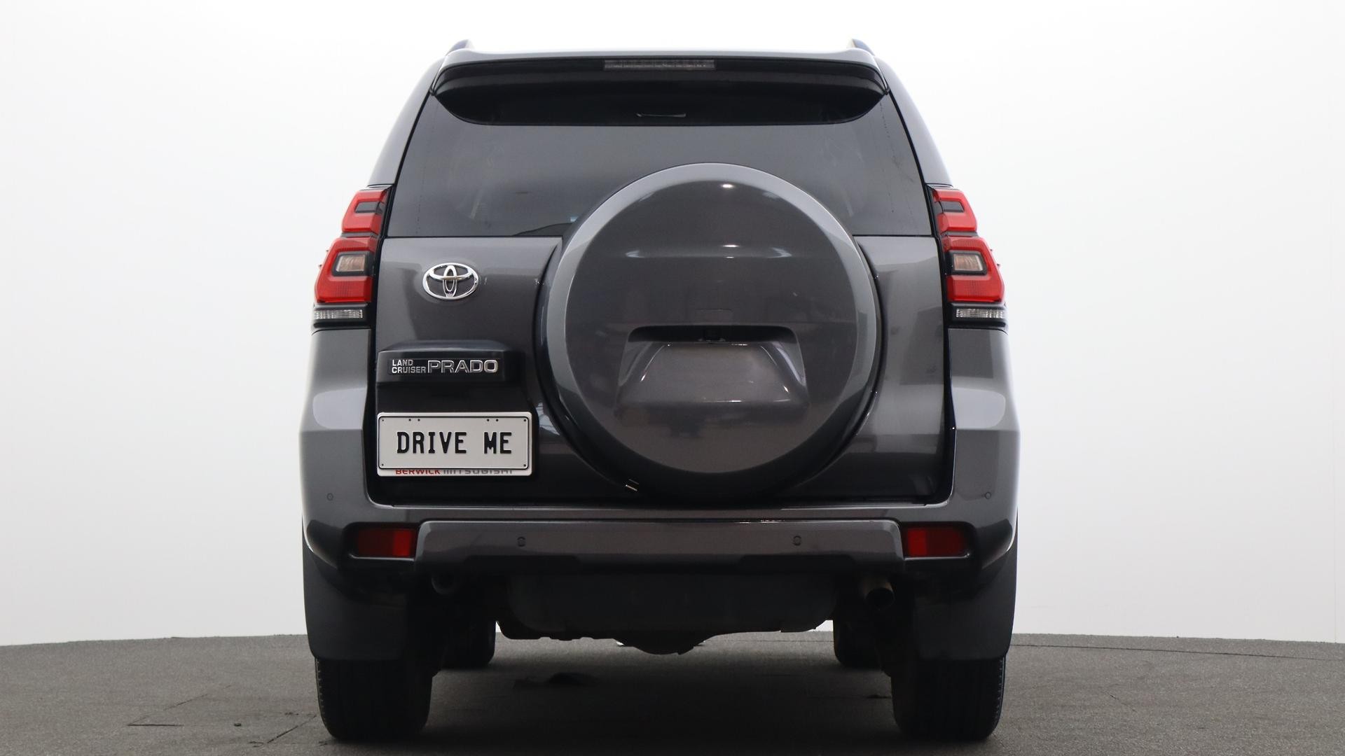 Toyota Landcruiser Prado image 3