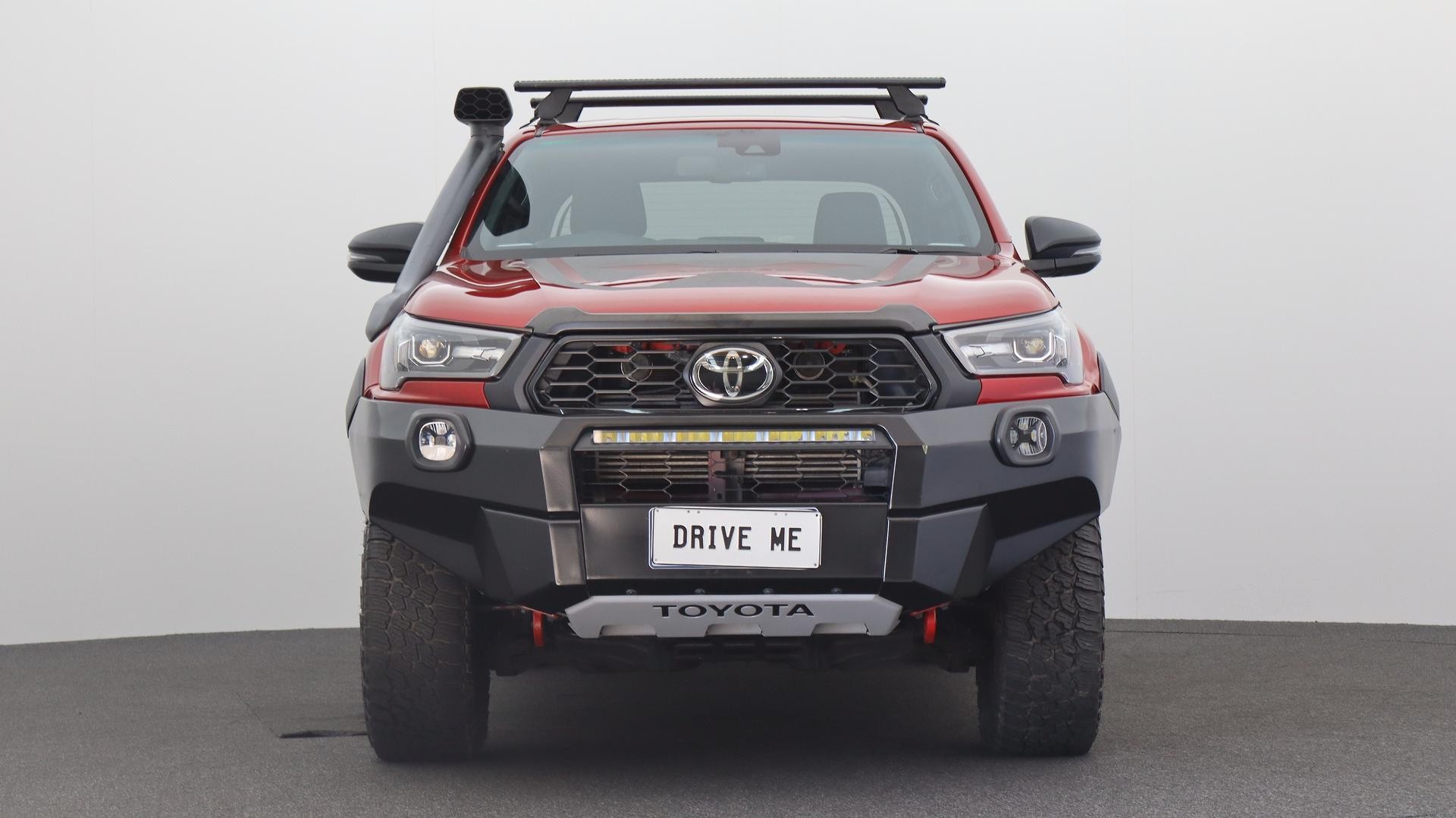 Toyota Hilux image 2