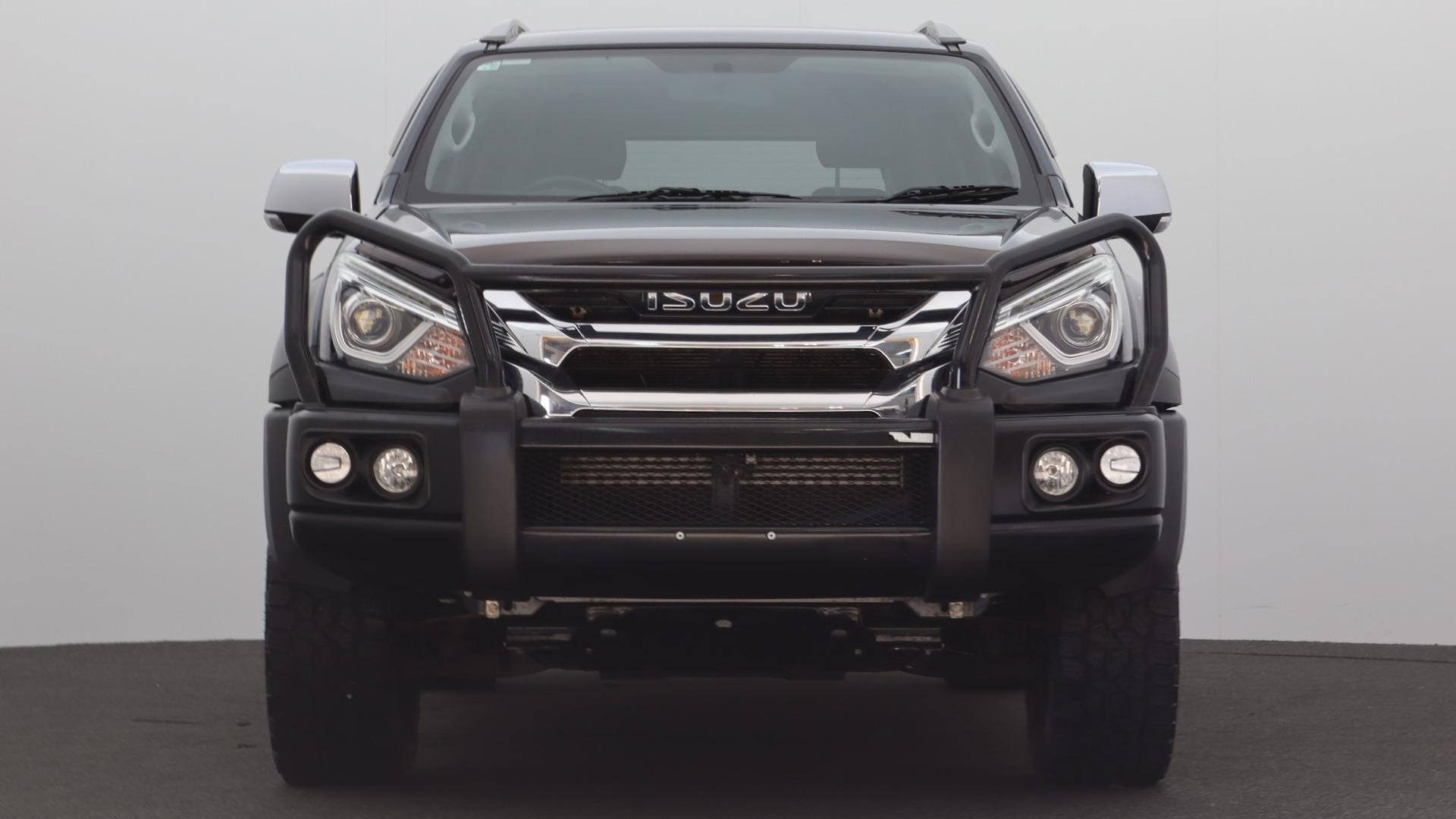 Isuzu Mu-x image 2