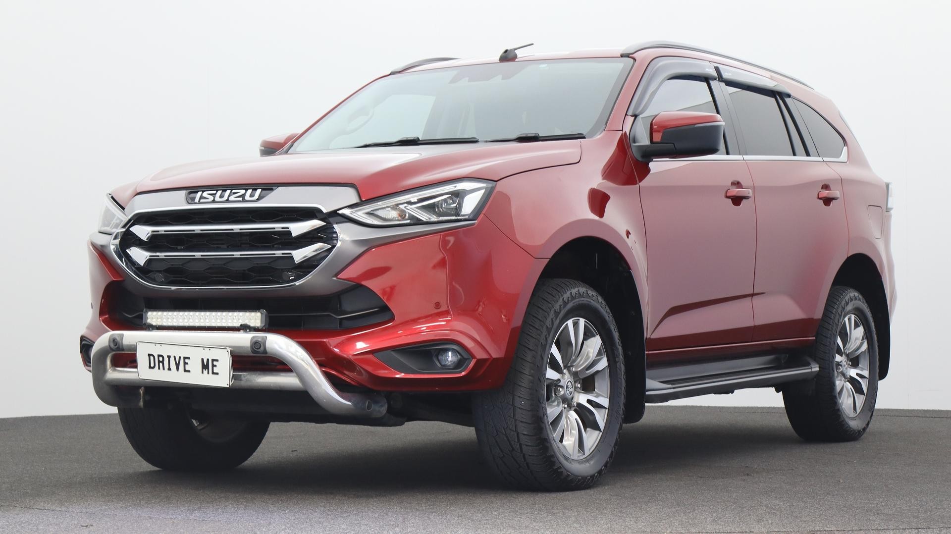 Isuzu Mu-x image 1