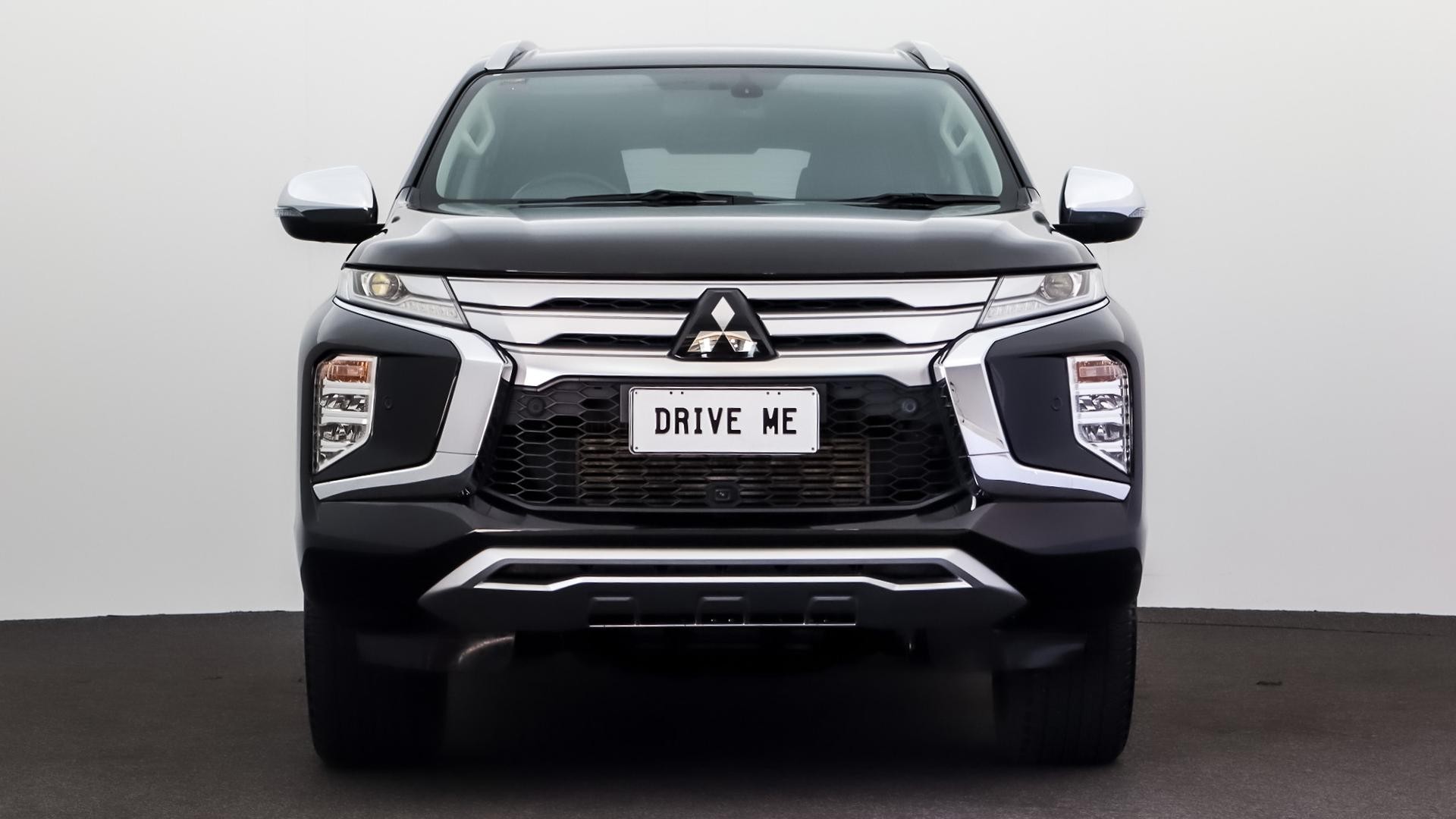 Mitsubishi Pajero Sport image 2