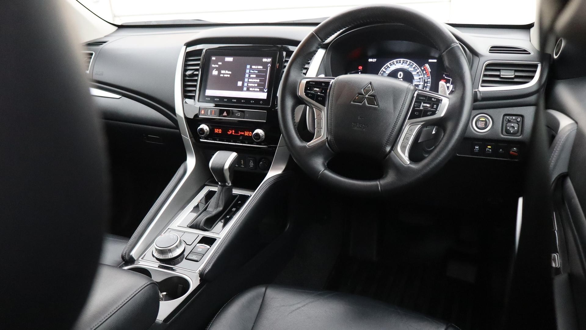 Mitsubishi Pajero Sport image 4