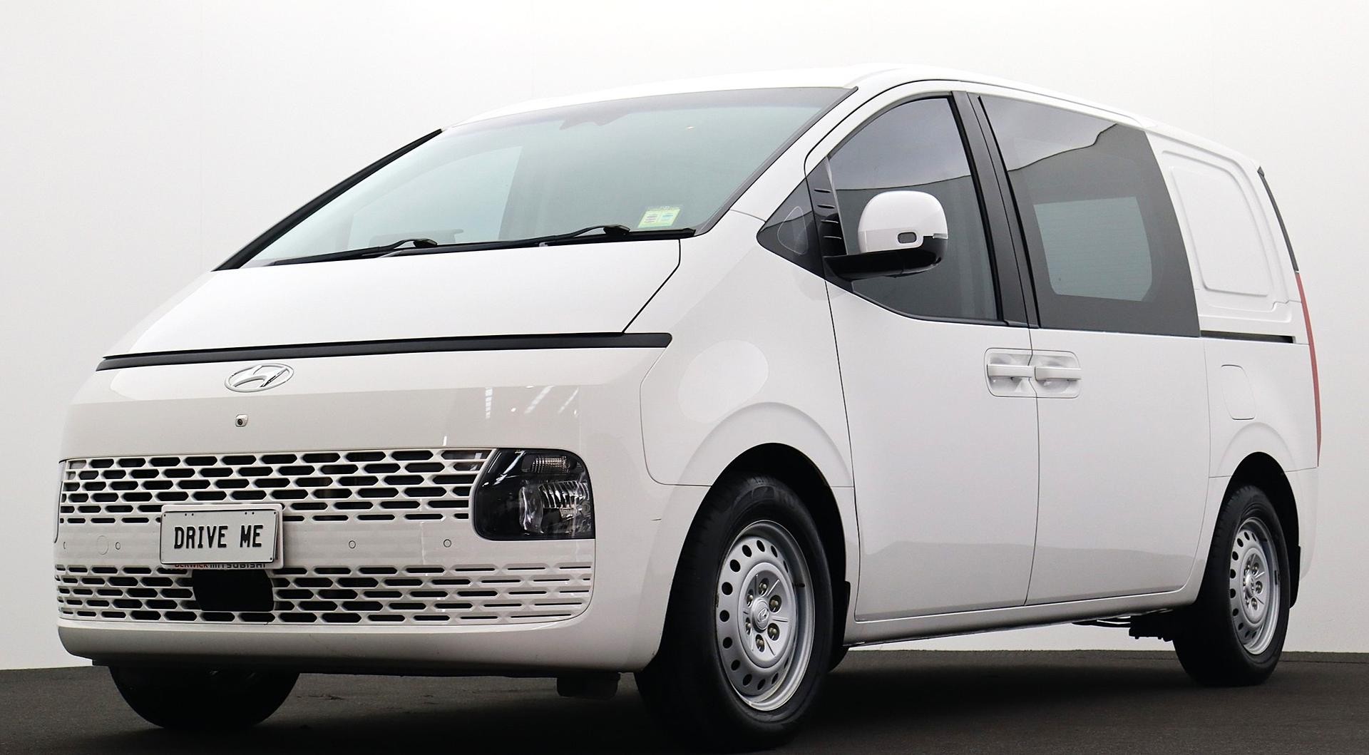 Hyundai Staria Load image 1