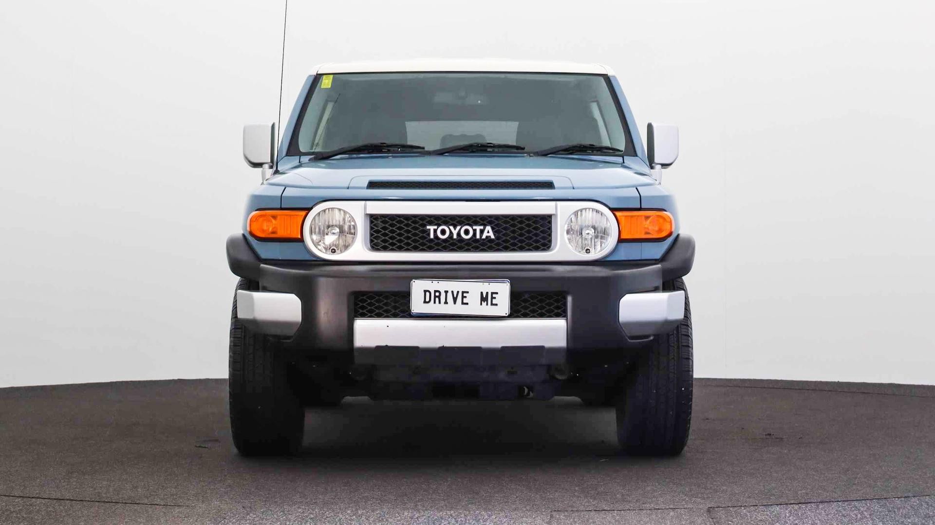 Toyota Fj Cruiser image 2