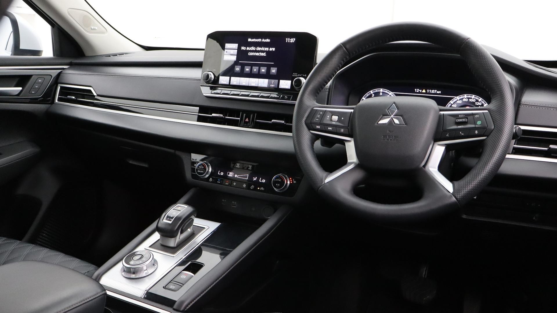 Mitsubishi Outlander image 4