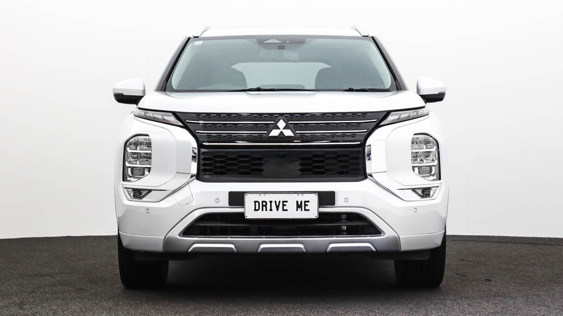 Mitsubishi Outlander image 2