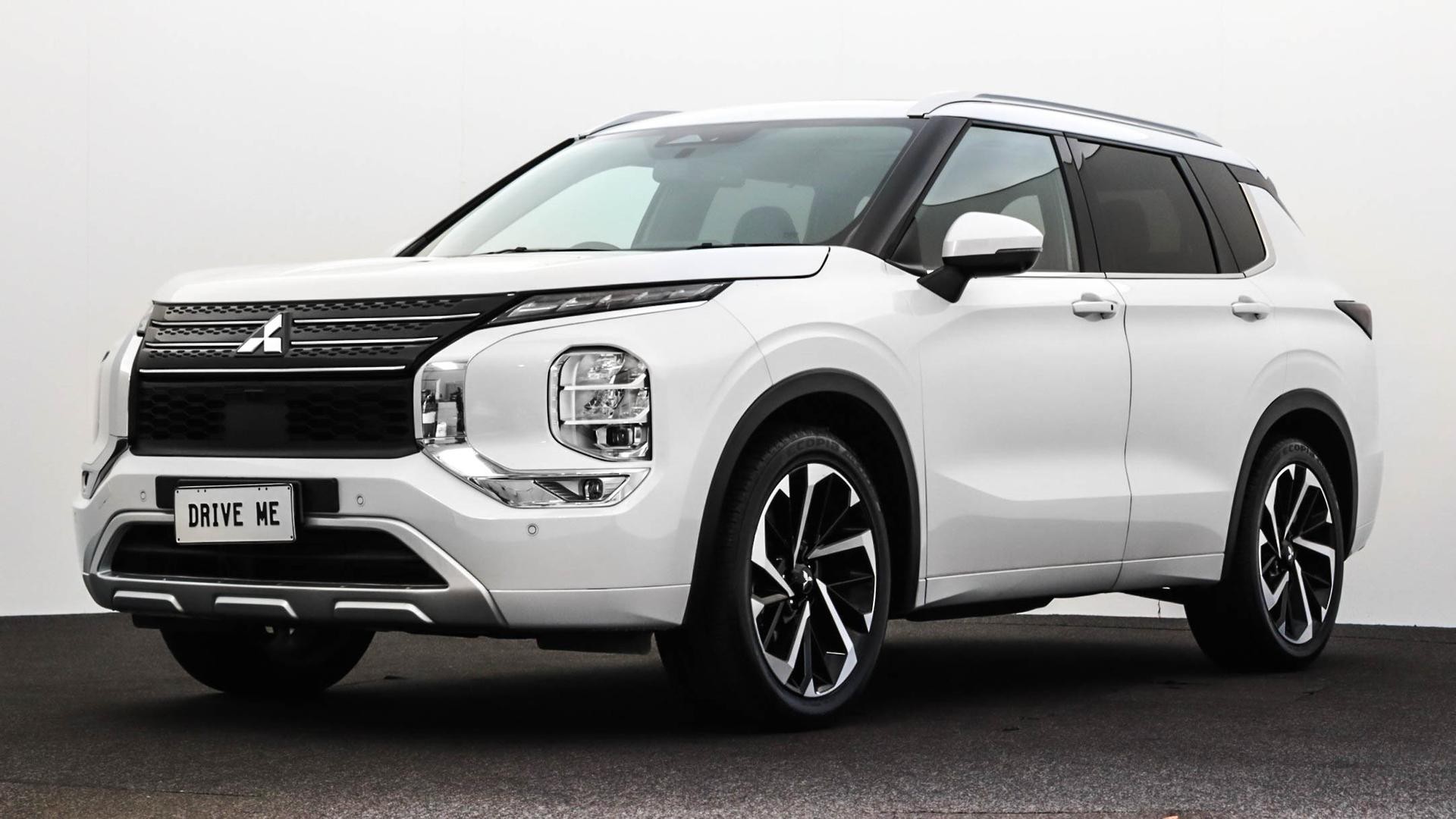 Mitsubishi Outlander image 1