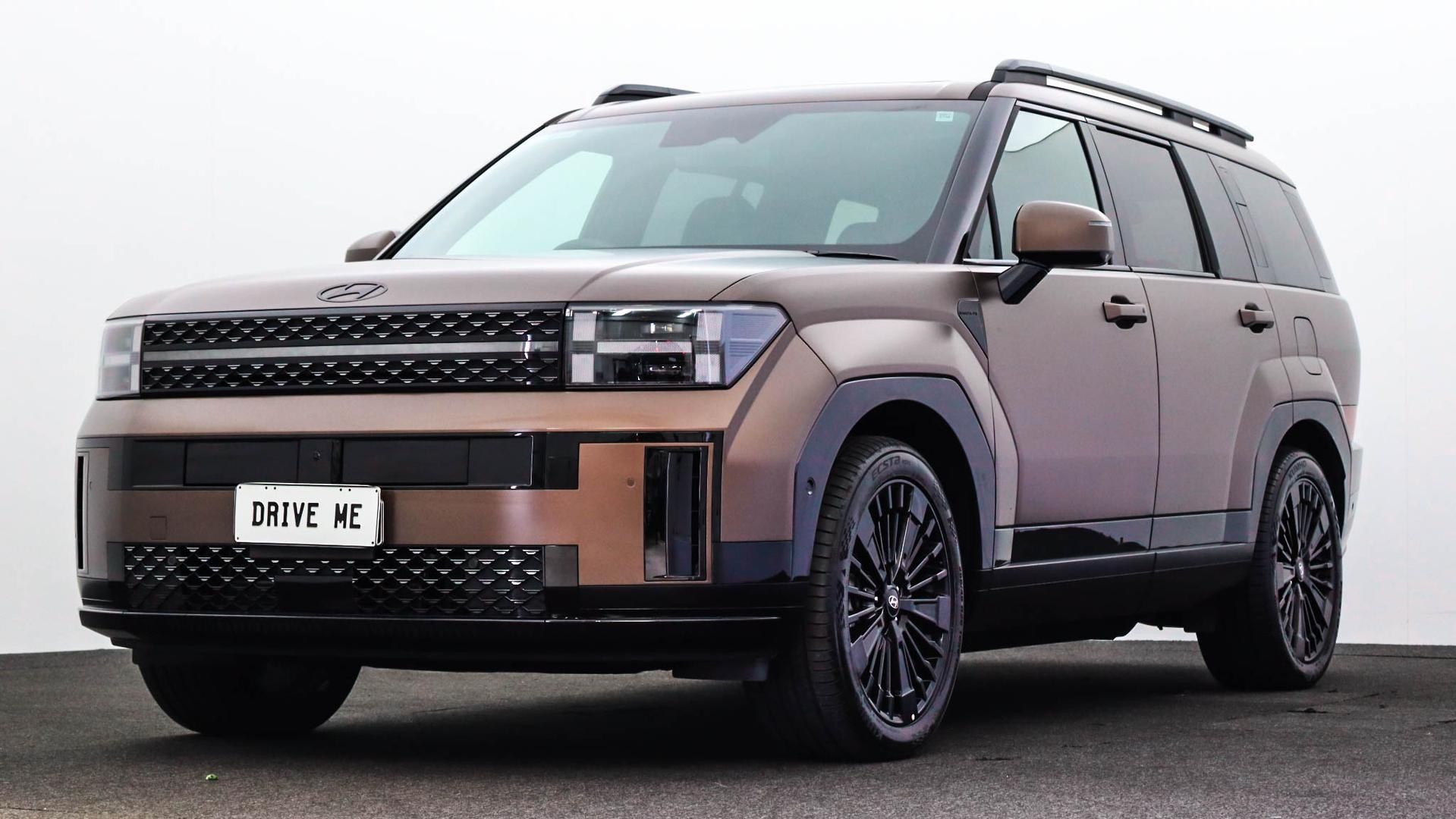 Hyundai Santa Fe image 1