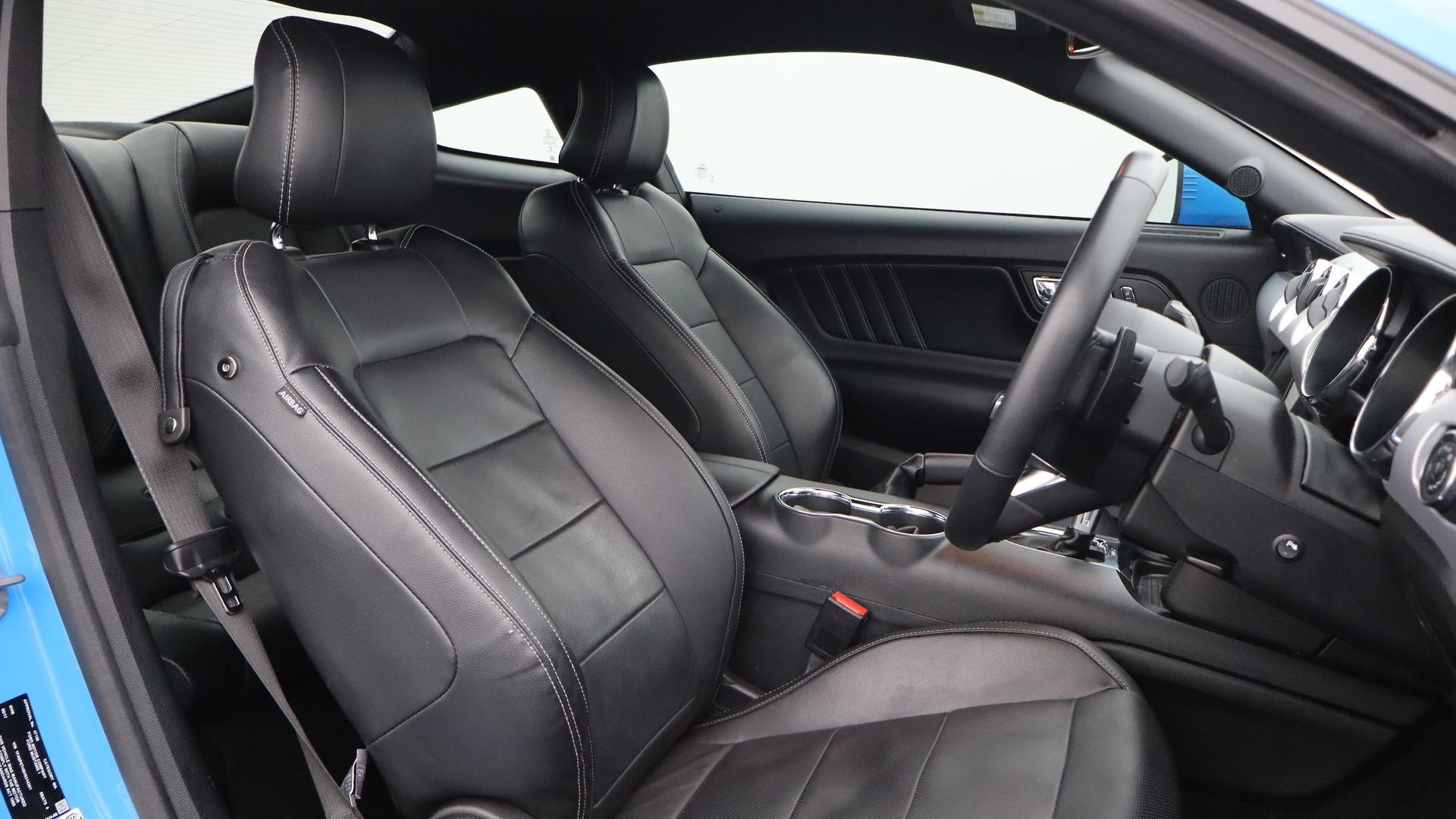 Ford Mustang image 4