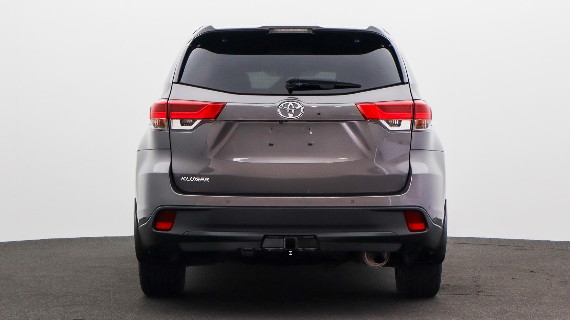 Toyota Kluger image 3