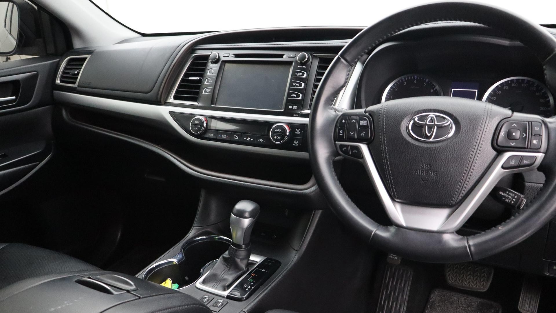 Toyota Kluger image 4