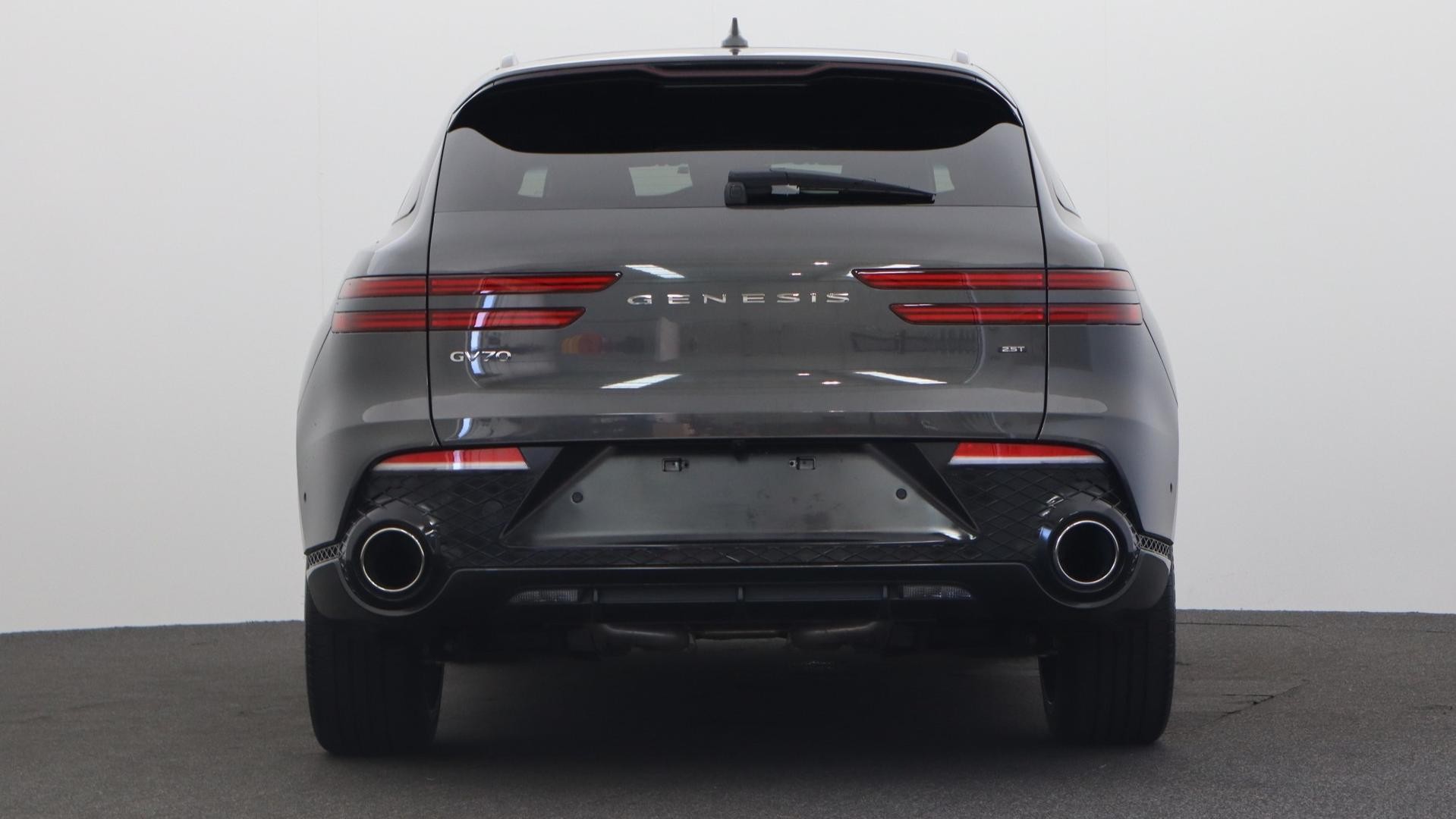 Genesis Gv70 image 3