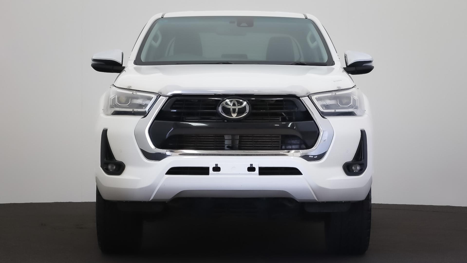 Toyota Hilux image 2